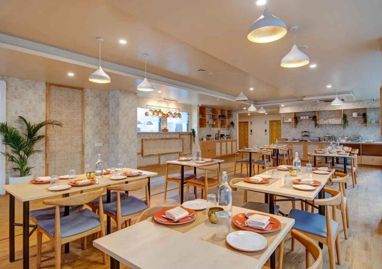 Restaurant/places to eat in Bloom Hotel - HITEC City