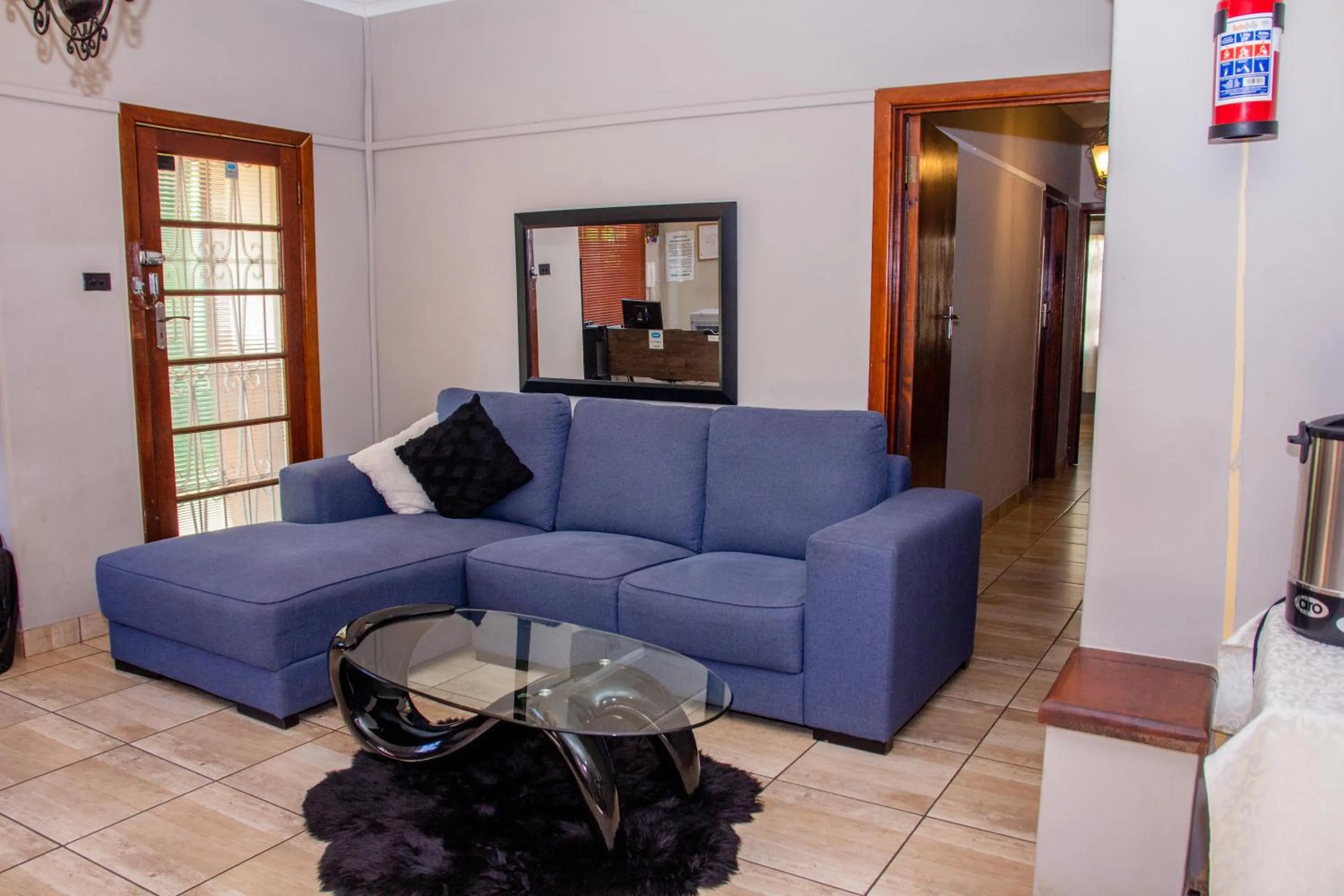 Communal lounge/ TV room in BLUEBERRY BED AND BREAKFAST