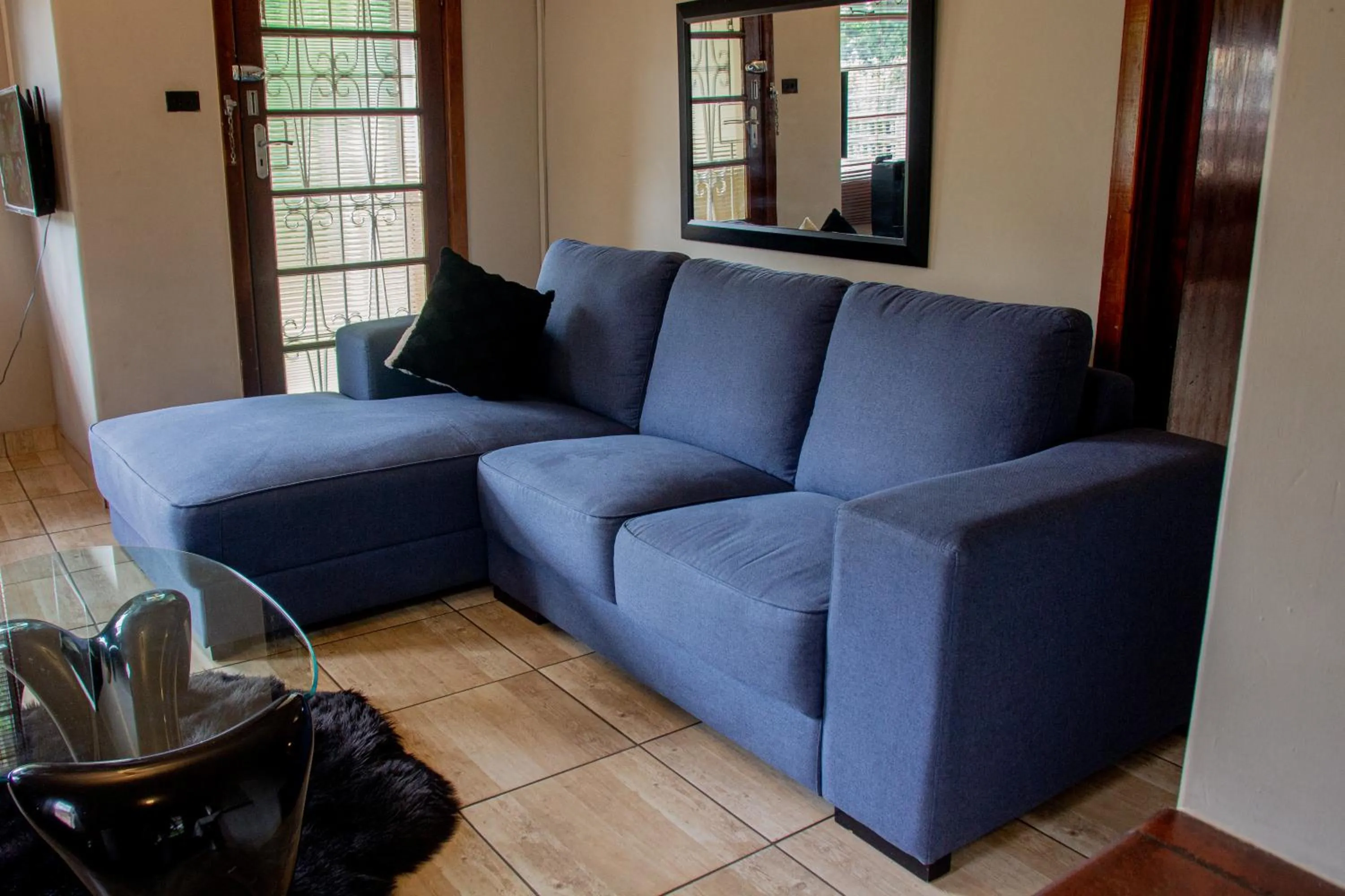 Communal lounge/ TV room in BLUEBERRY BED AND BREAKFAST