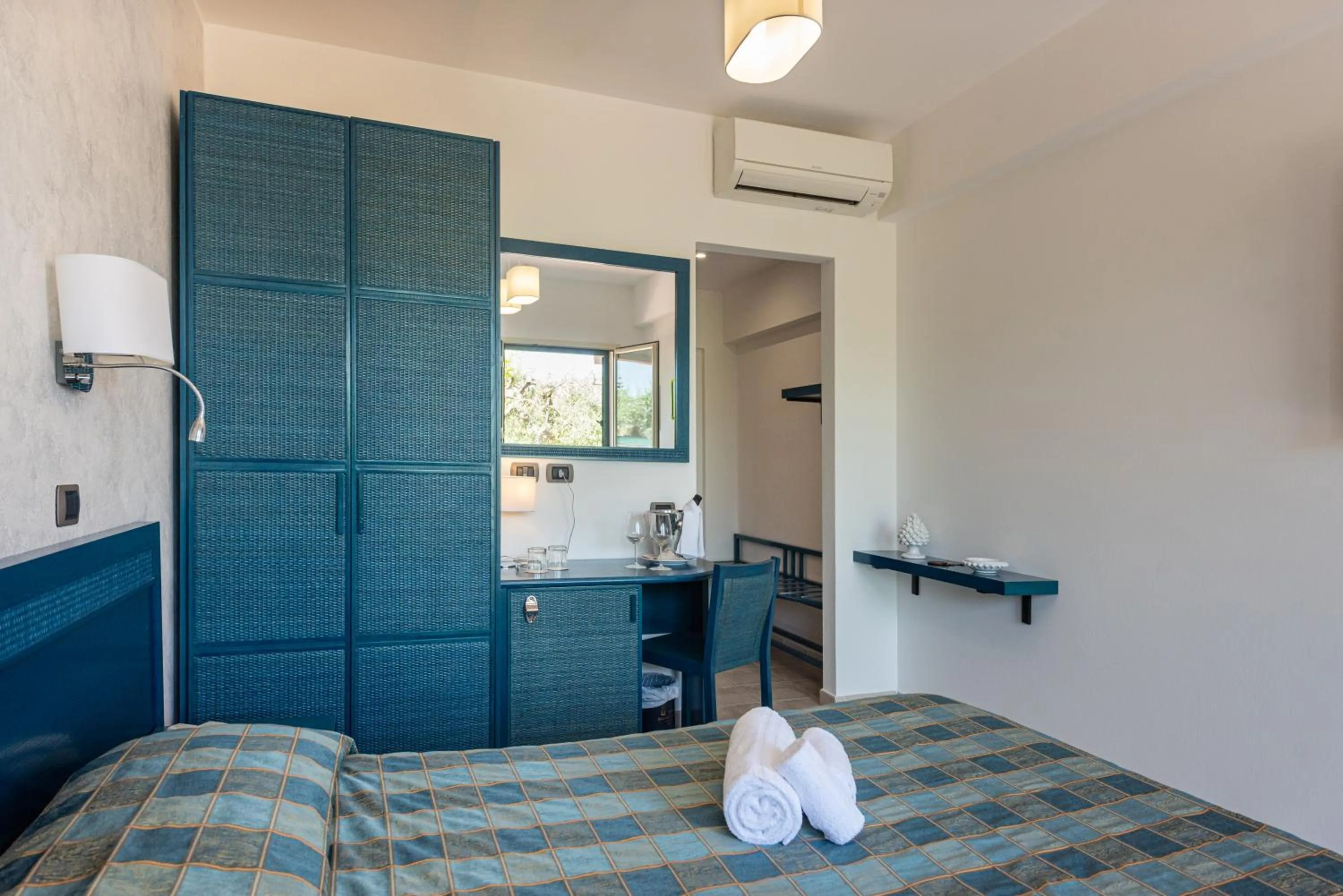 Bedroom, Bed in Hotel Baia Del Capitano