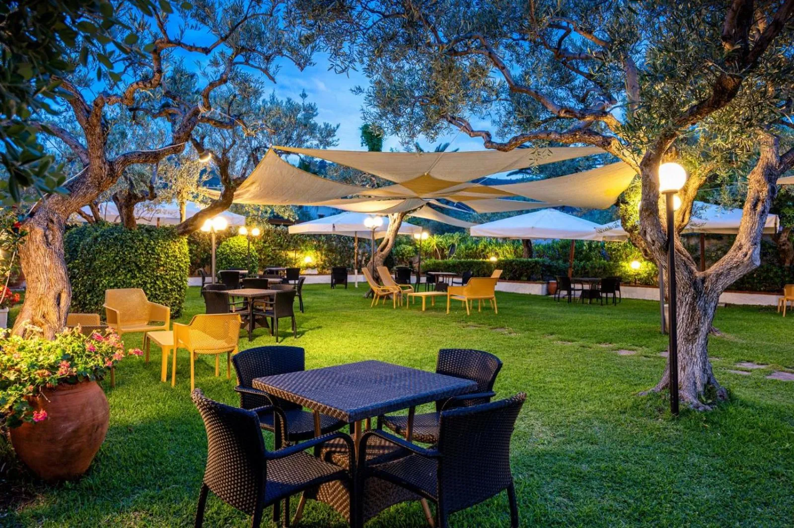 Garden in Hotel Baia Del Capitano