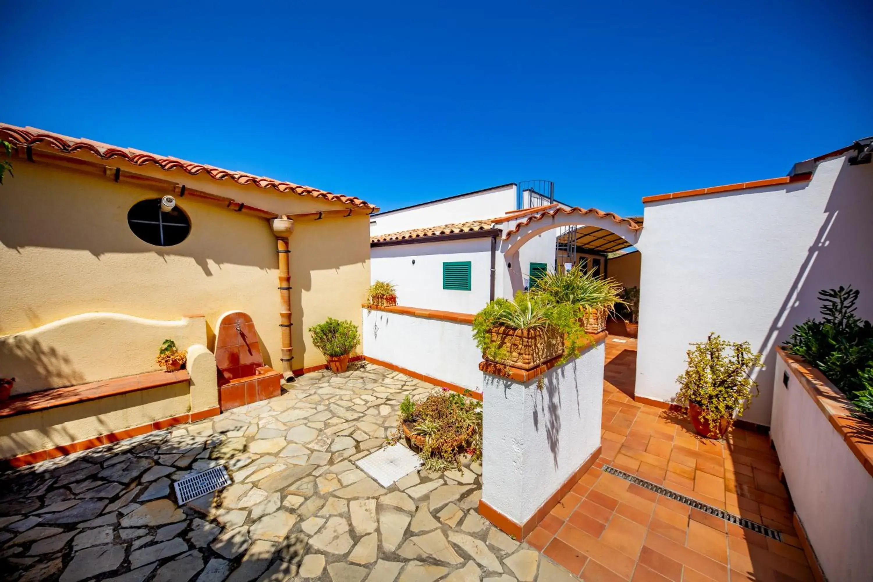 Comfort Triple Room in Hotel Baia Del Capitano Comfort Triple Room in Hotel Baia Del Capitano