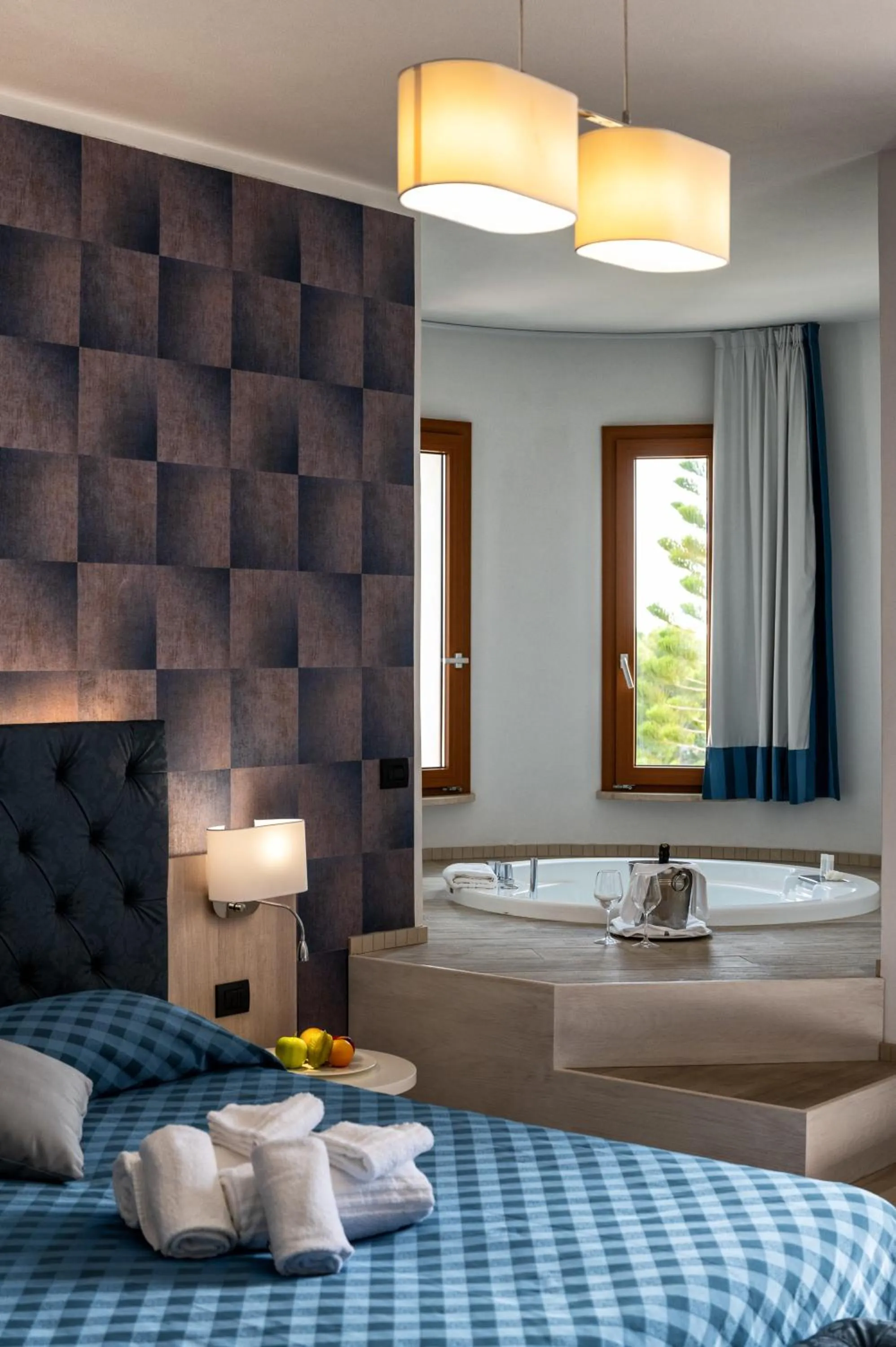 Hot Tub, Bed in Hotel Baia Del Capitano