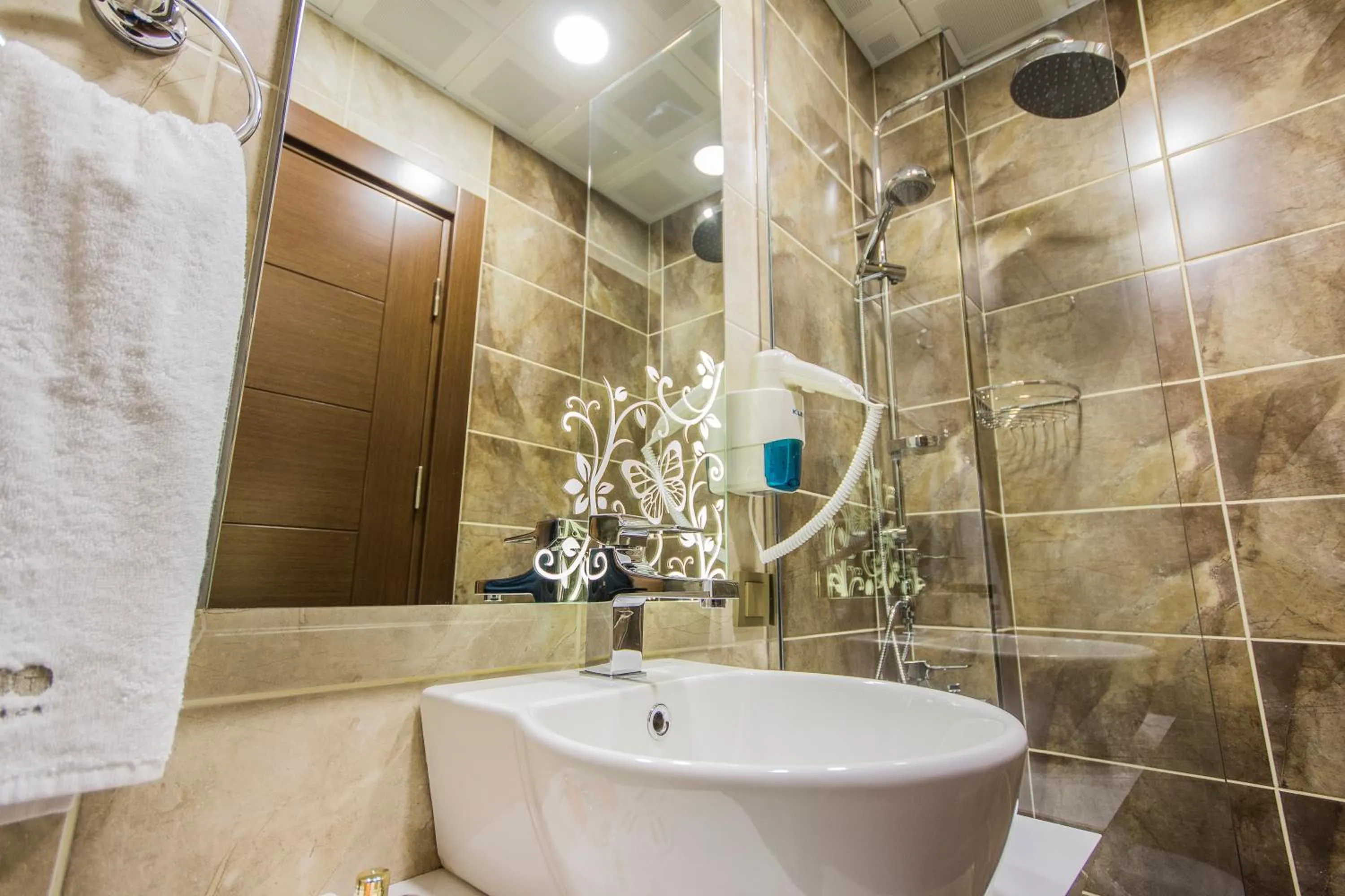 Shower in Taksim Cihangir Fidan Residence Hotel