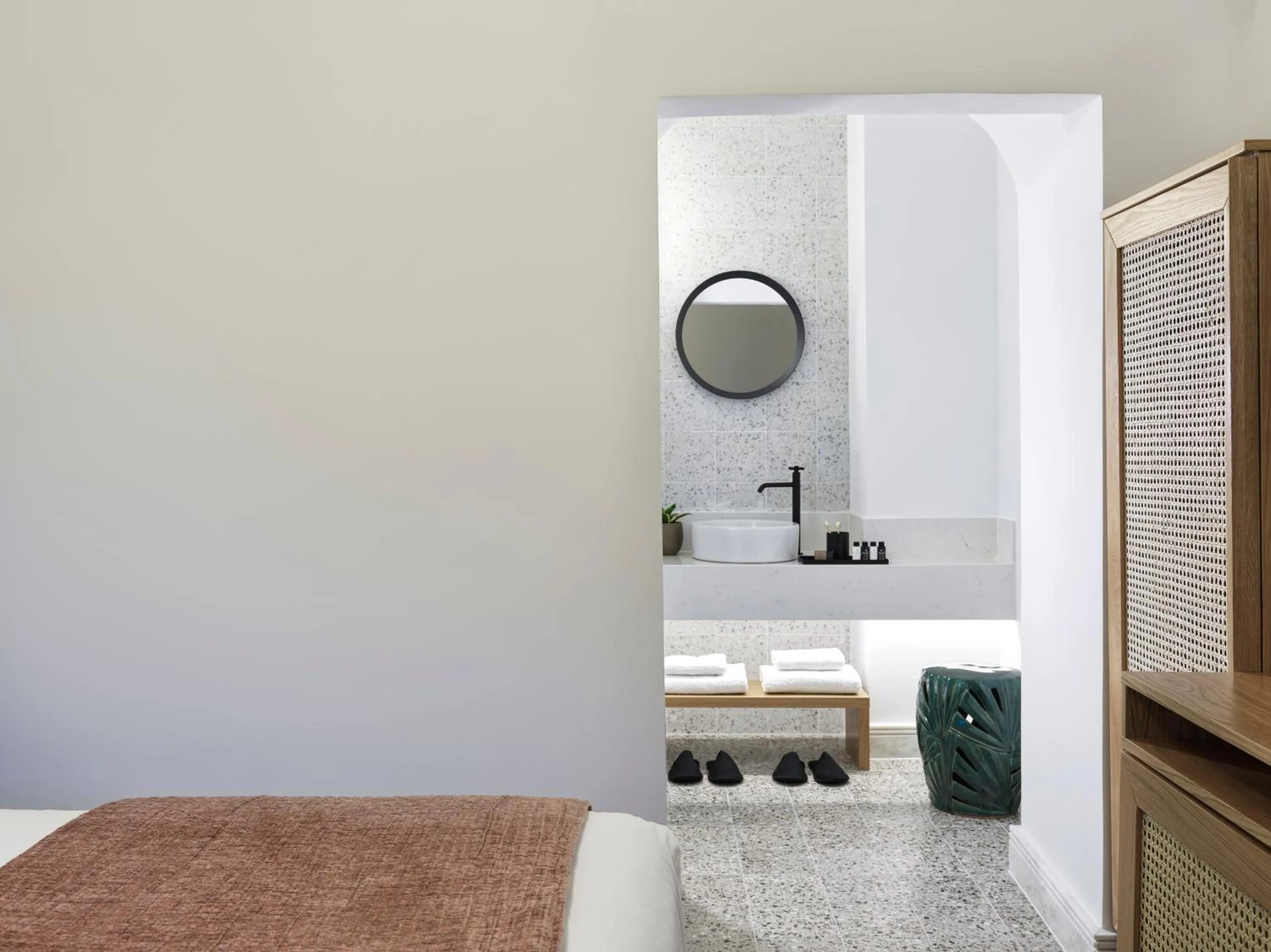 Bathroom, Bed in La Maltese Estate