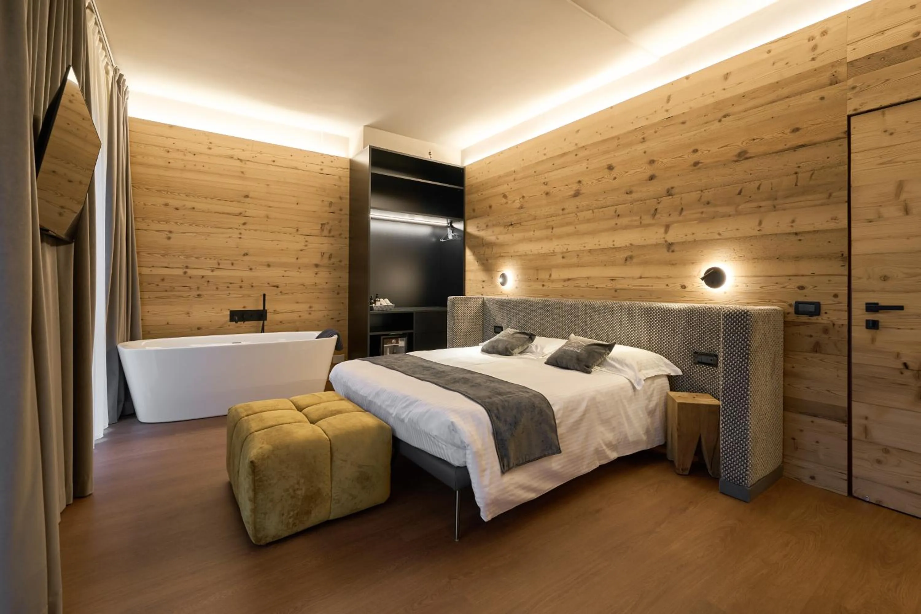 Property building, Bed in Albergo Moderno & Spa