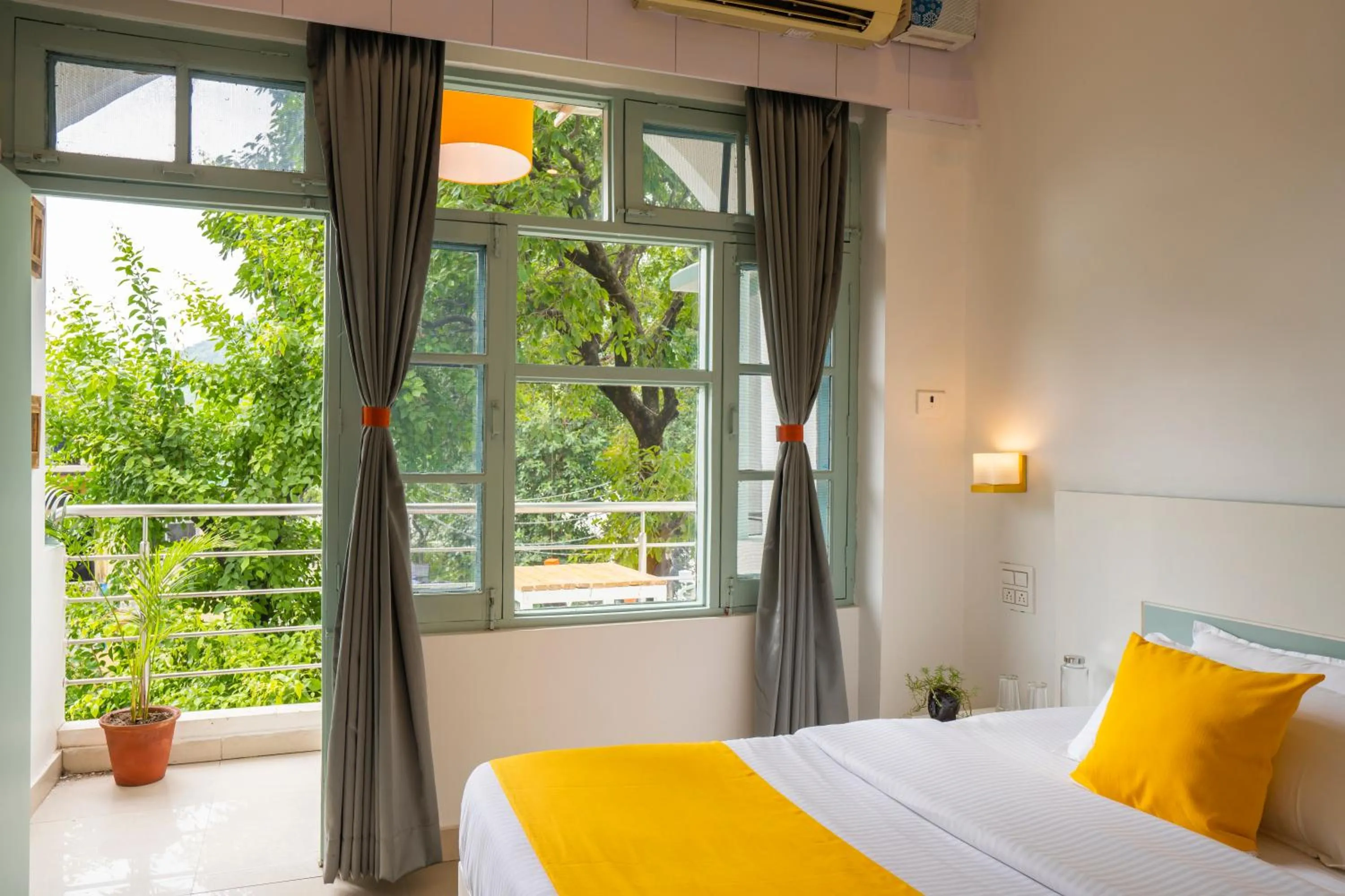 Balcony/Terrace, Bed in Zostel Rishikesh, Laxman Jhula