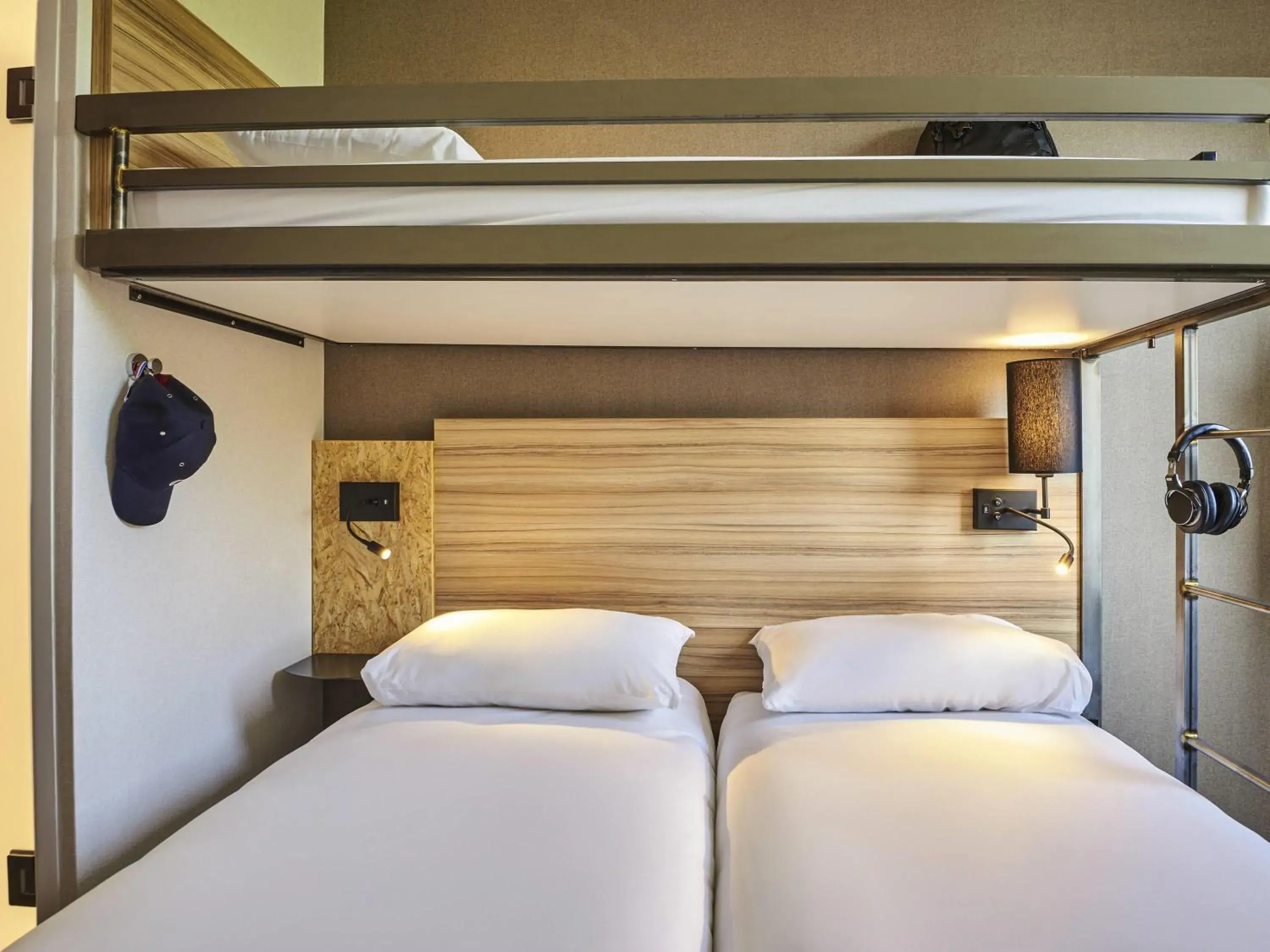 Standard Twin Room with One Bunk Bed in Ibis Budget Paris porte de la Chapelle - Aréna Standard Twin Room with One Bunk Bed in Ibis Budget Paris porte de la Chapelle - Aréna