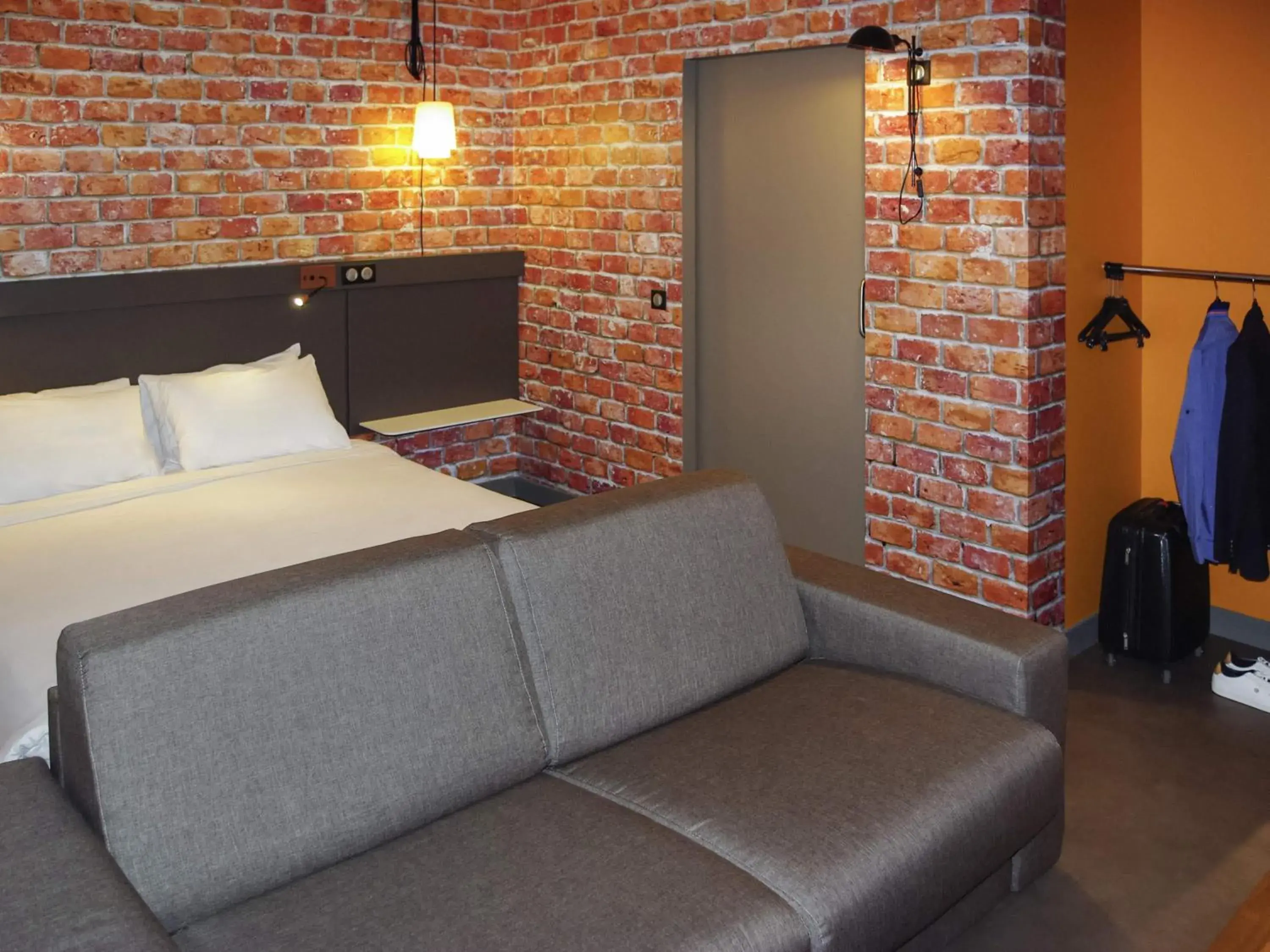 Family Room with One Double and One Sofa Bed in Ibis Budget Paris porte de la Chapelle - Aréna Family Room with One Double and One Sofa Bed in Ibis Budget Paris porte de la Chapelle - Aréna