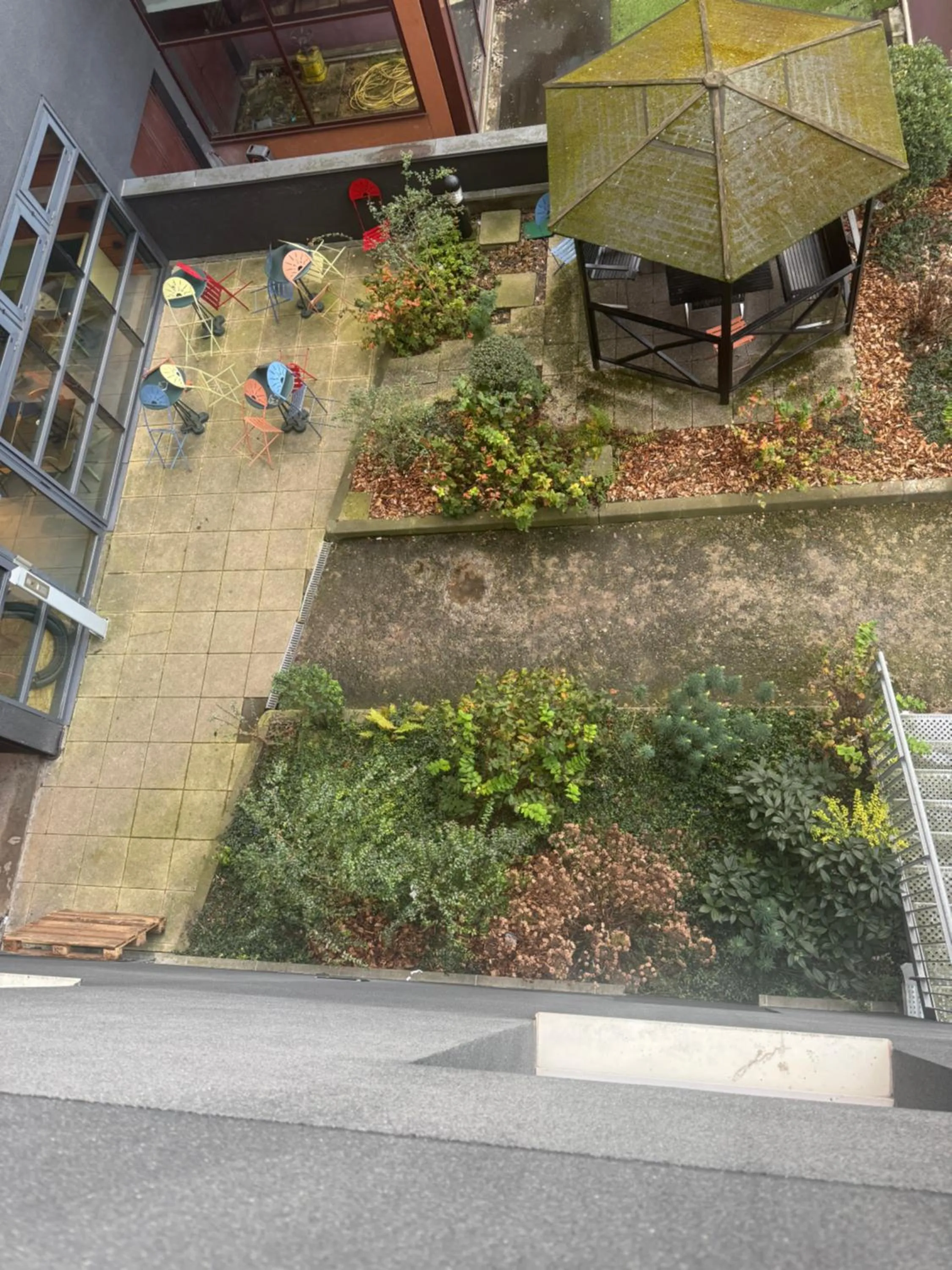 Inner courtyard view in Ibis Budget Paris porte de la Chapelle - Aréna