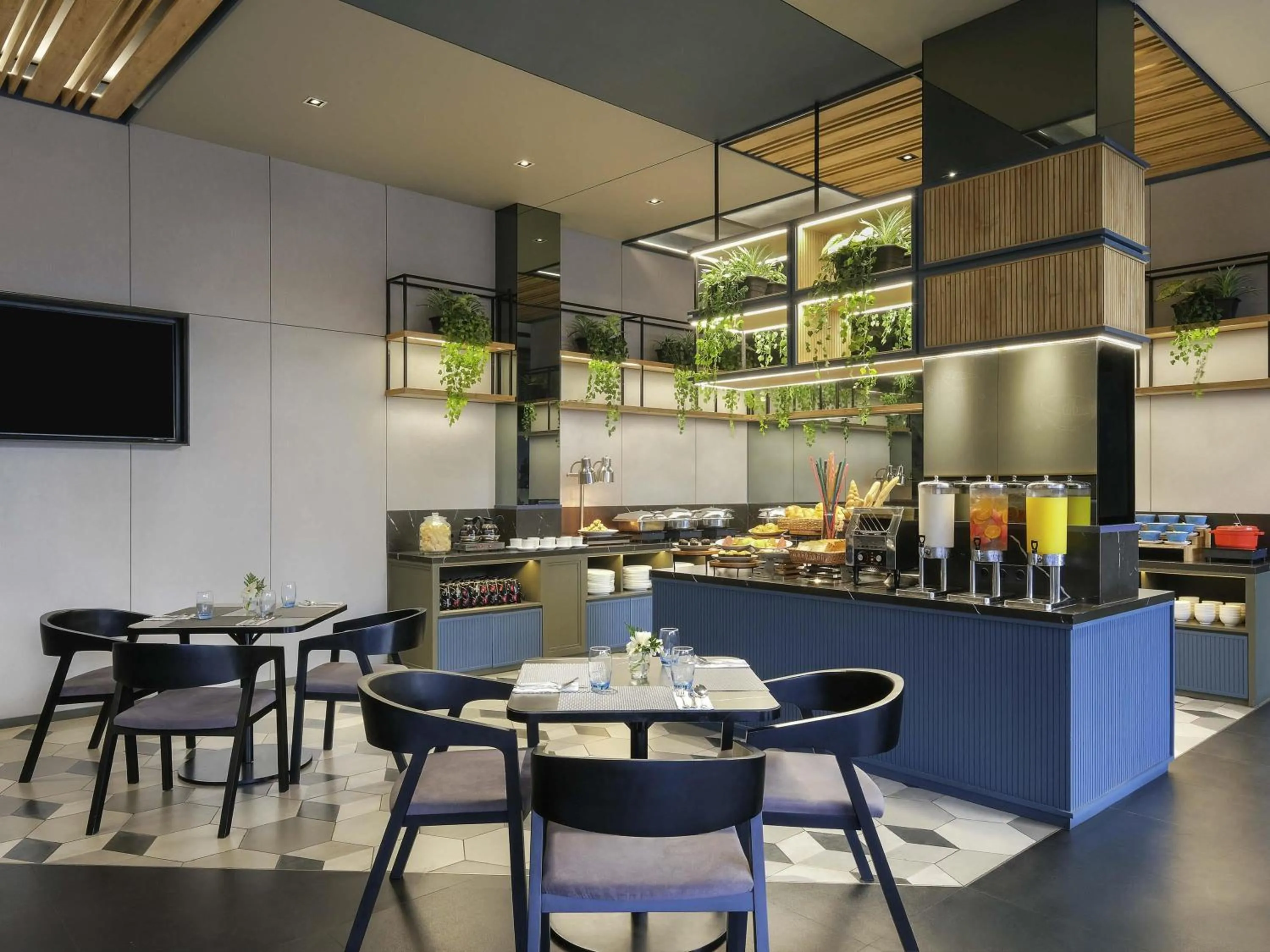 Restaurant/places to eat in ibis Surabaya Tidar