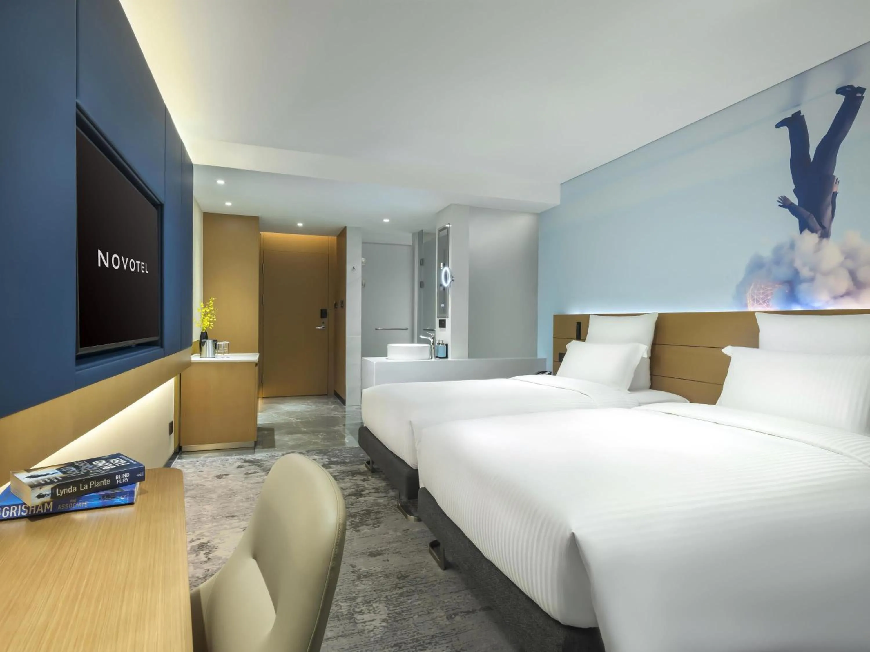 Bedroom, Bed in Novotel Guangzhou Baiyun Airport