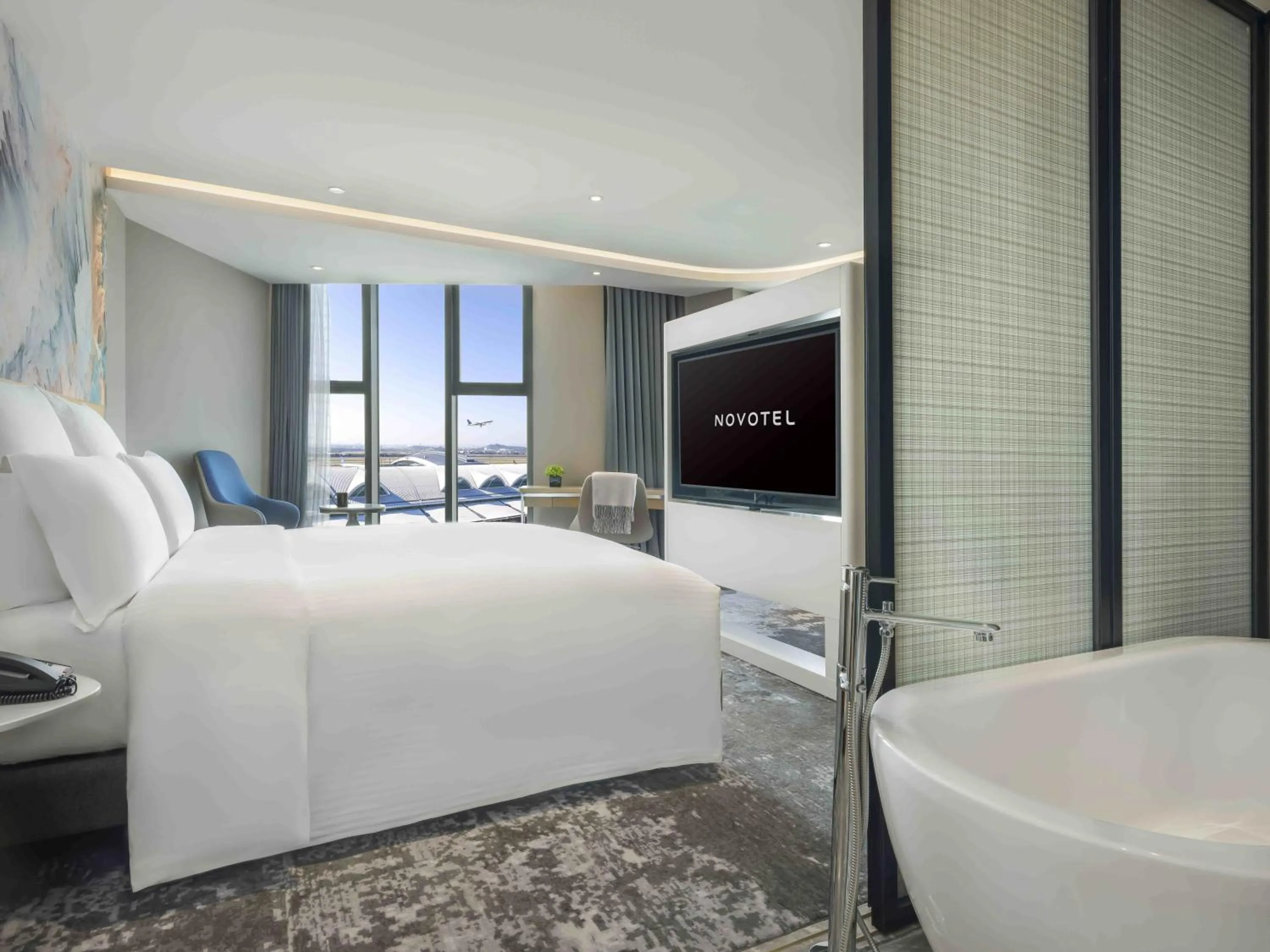 Photo of the whole room, Bed in Novotel Guangzhou Baiyun Airport