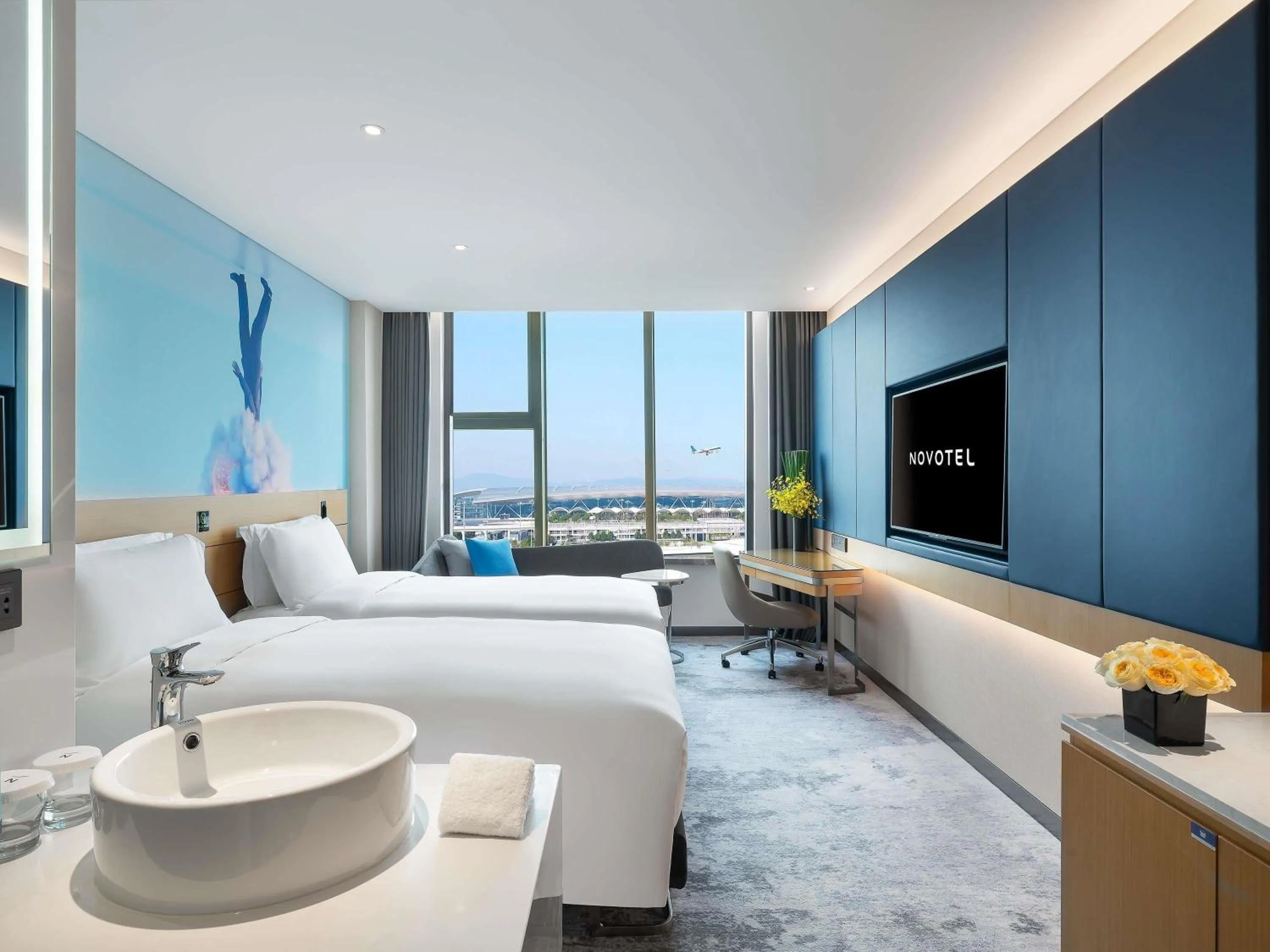 Bedroom, Bed in Novotel Guangzhou Baiyun Airport