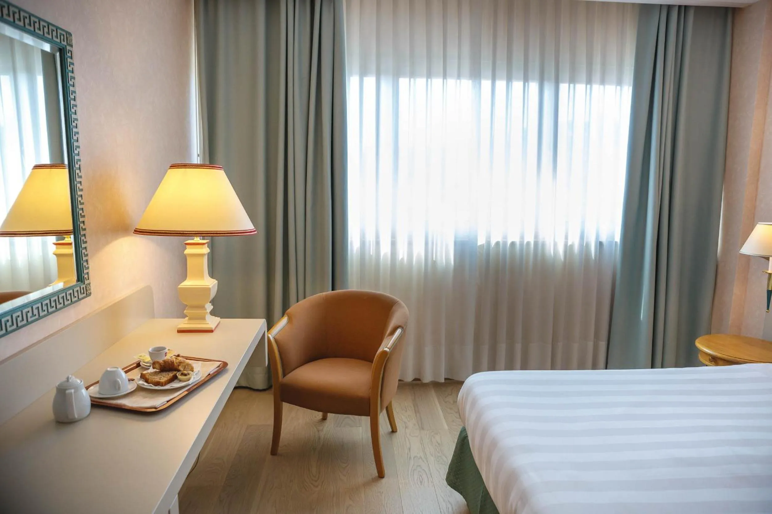 Photo of the whole room, Bed in Perugia Plaza Hotel