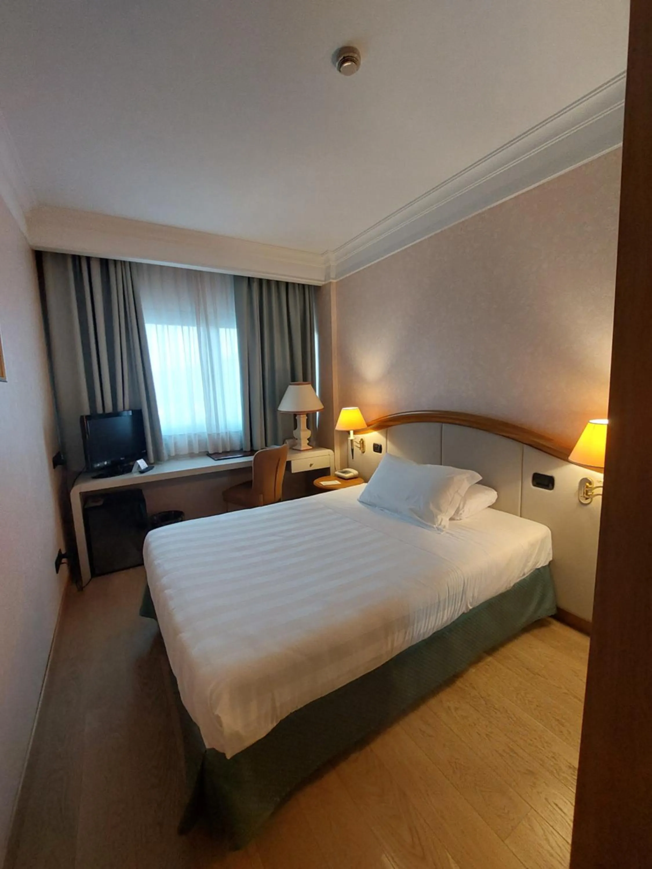 Photo of the whole room, Bed in Perugia Plaza Hotel