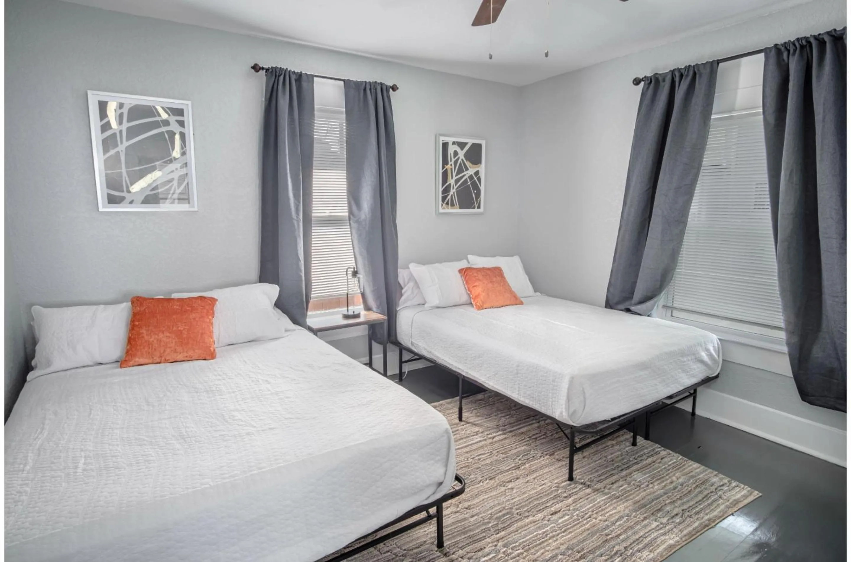 Bed in Wonderful 3 BR 2 BA Near Downtown