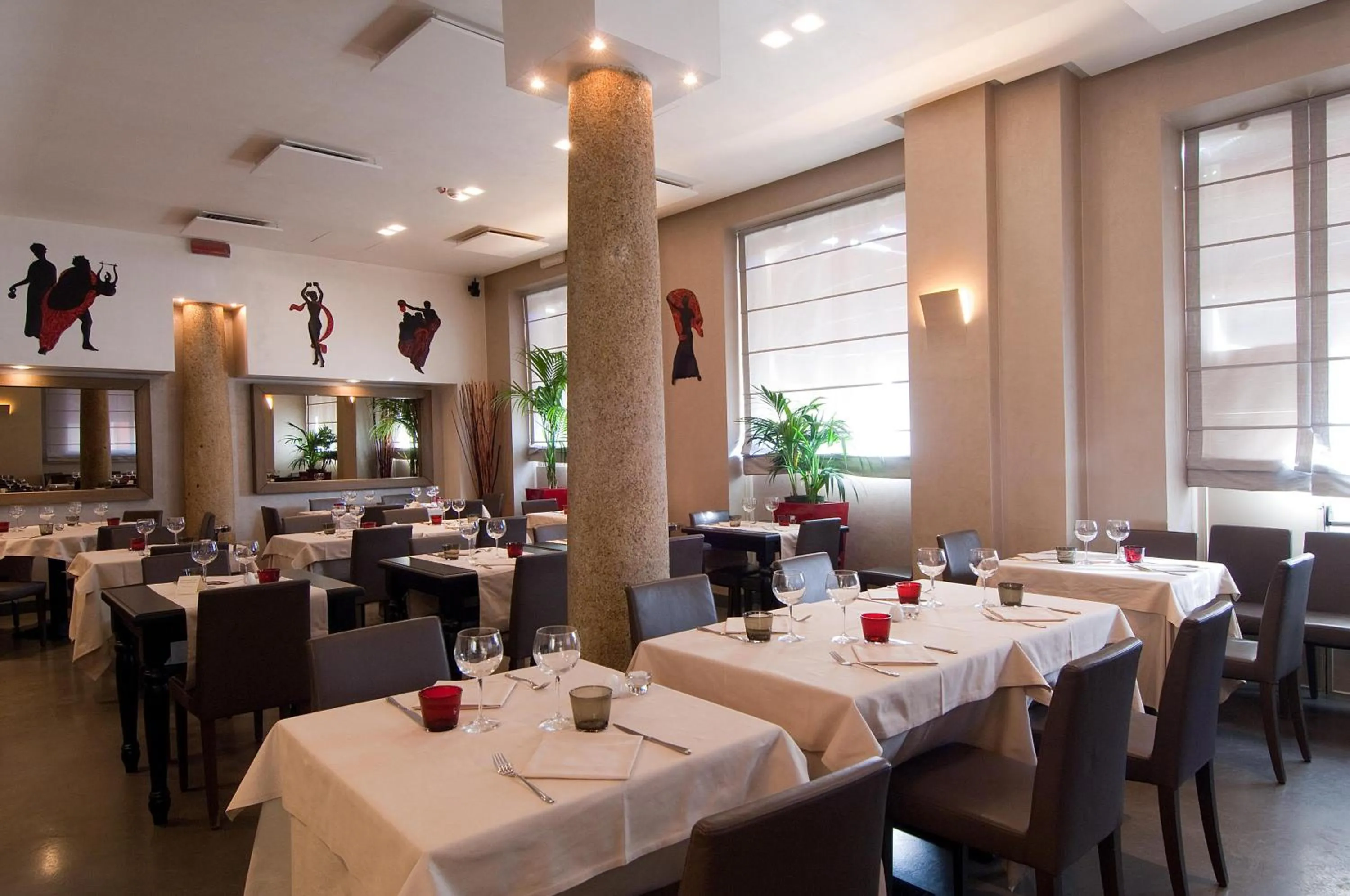 Restaurant/places to eat in Hotel Sempione