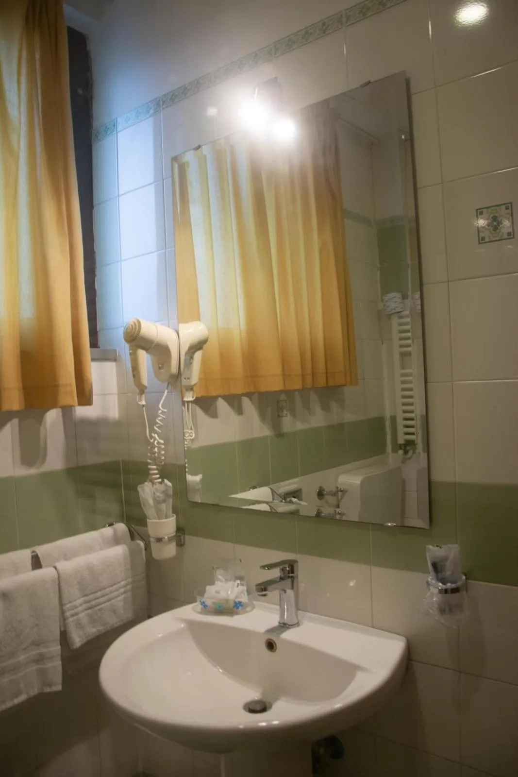 Bathroom in Capodichino International Hotel