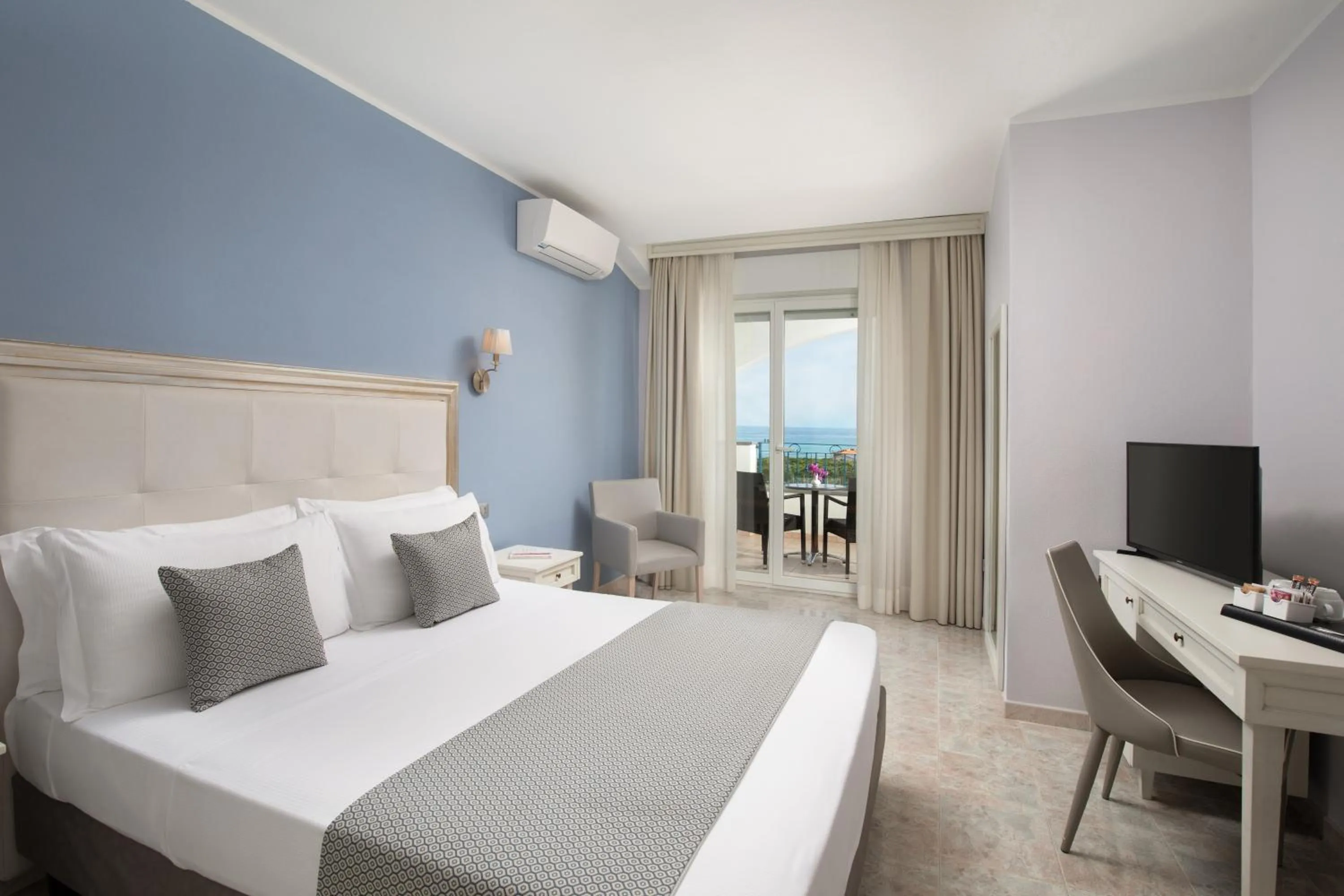 Bedroom, Bed in Hotel Rosa dei Venti