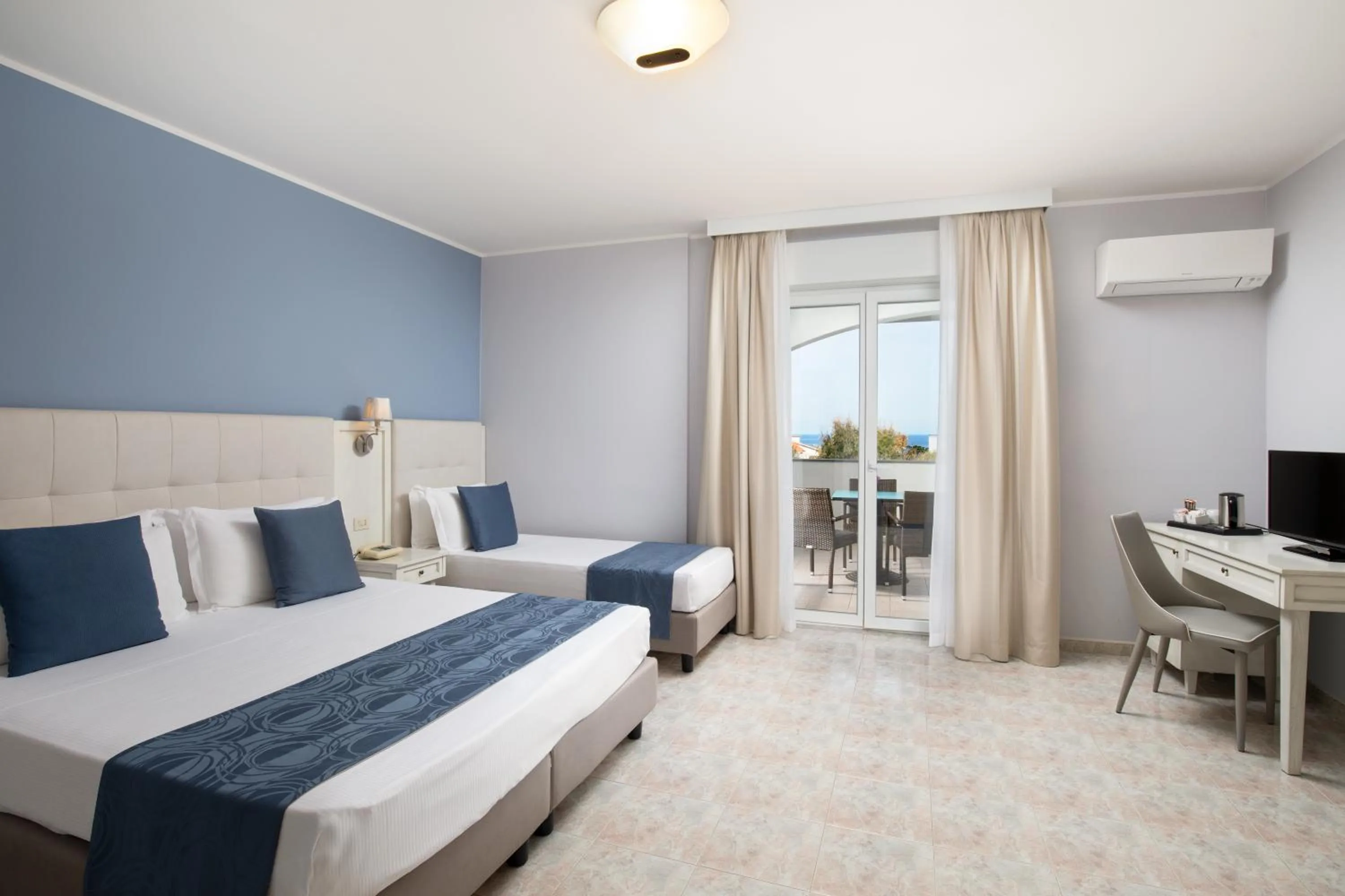 Bedroom, Bed in Hotel Rosa dei Venti