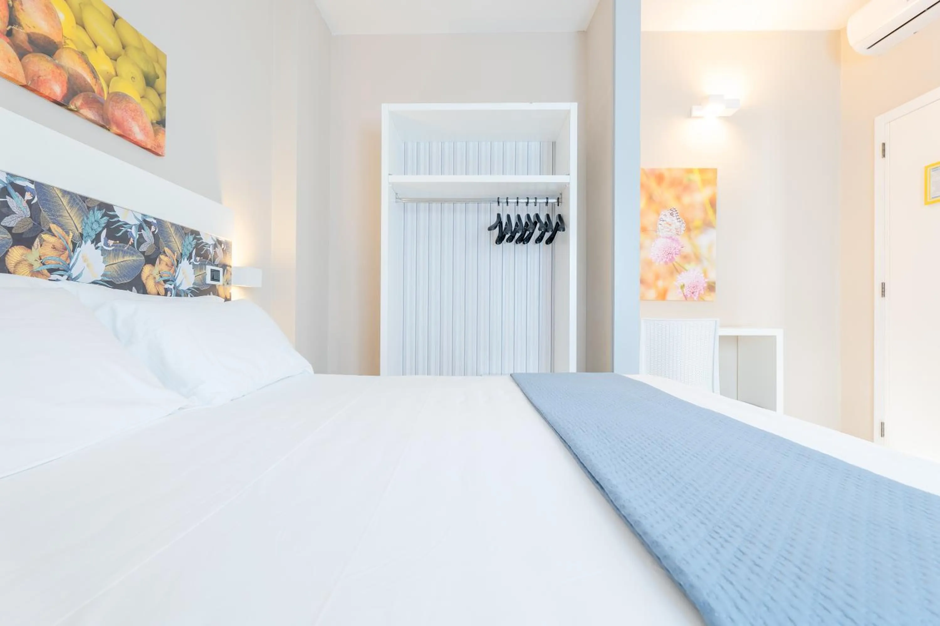 Bed in Hotel Lo Scoglio