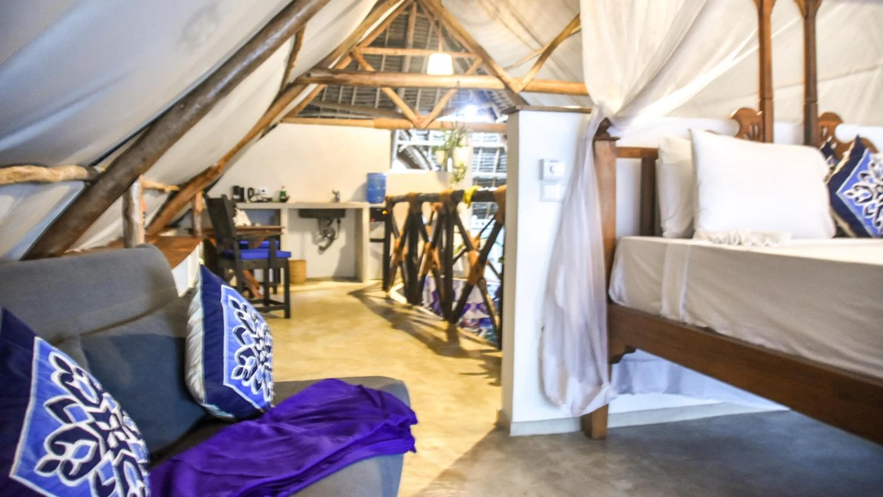 Staff, Bed in Villa Malaika