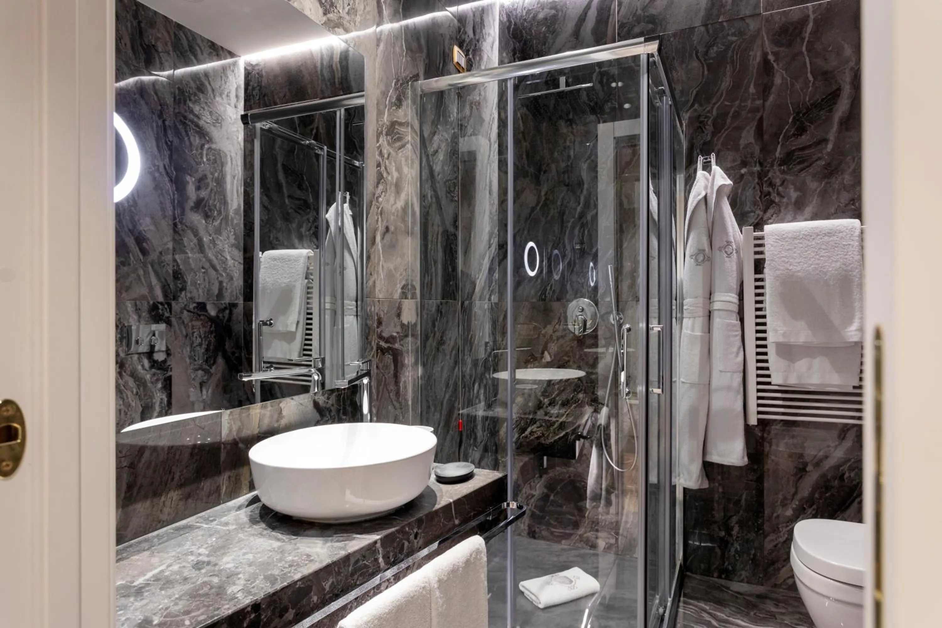 Bathroom in Grand Hotel Et Des Palmes