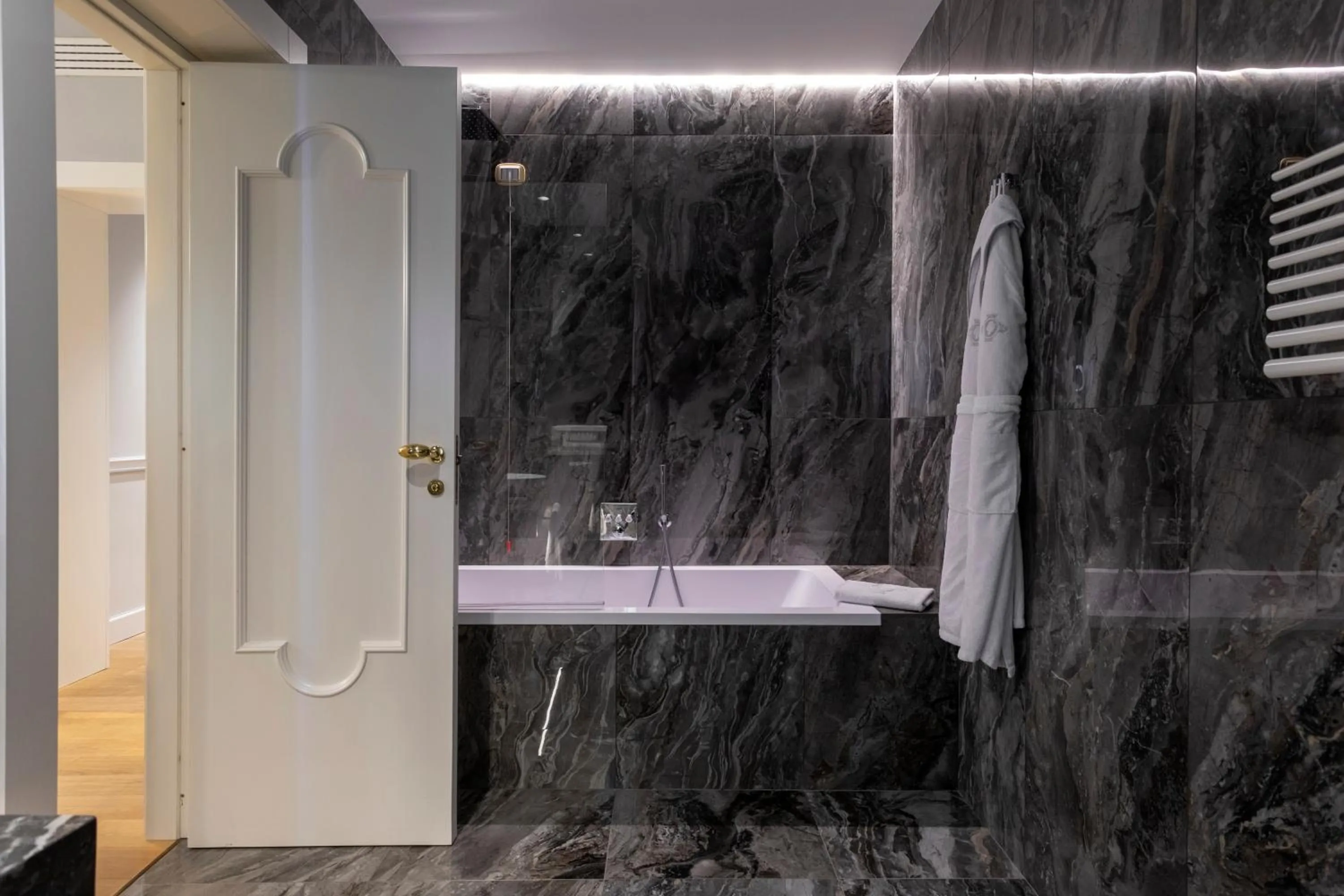 Bathroom in Grand Hotel Et Des Palmes