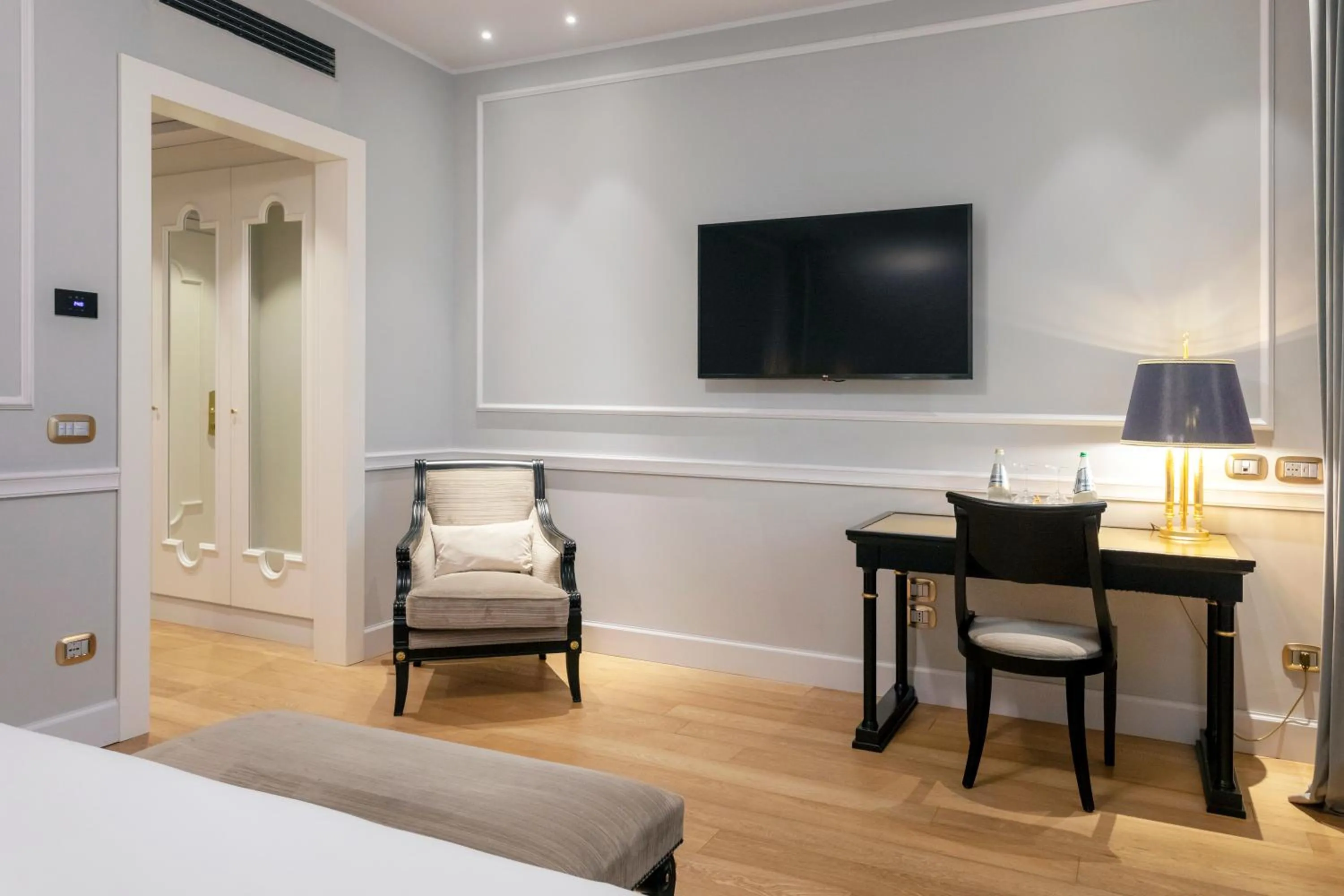 Photo of the whole room, Bed in Grand Hotel Et Des Palmes