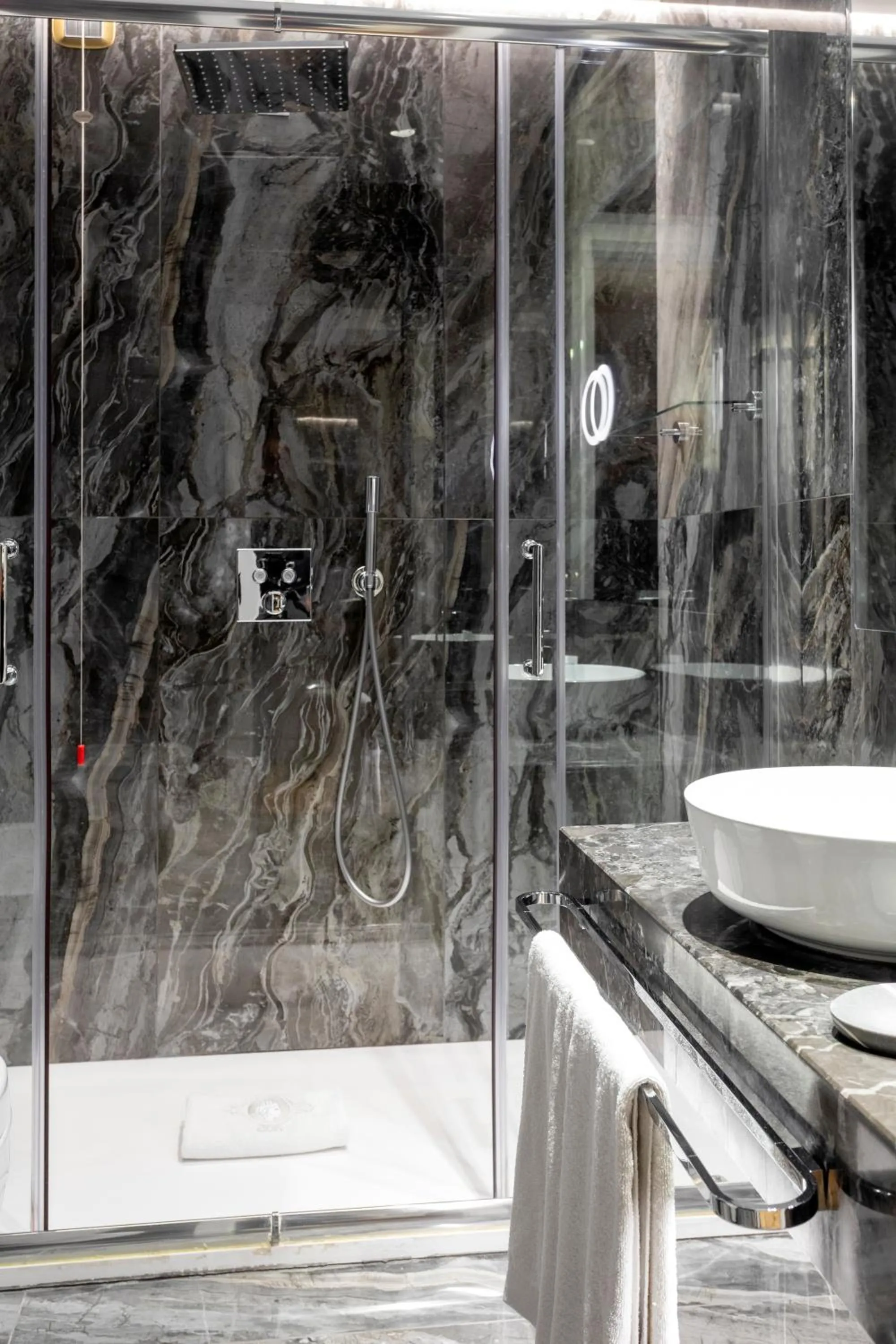 Bathroom in Grand Hotel Et Des Palmes