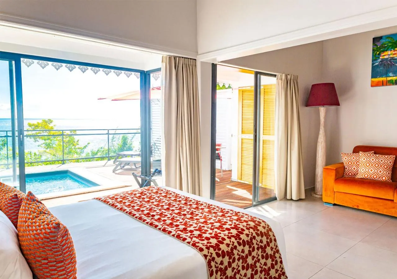 Bed in LES GALETS ROUGES LODGES & SPA