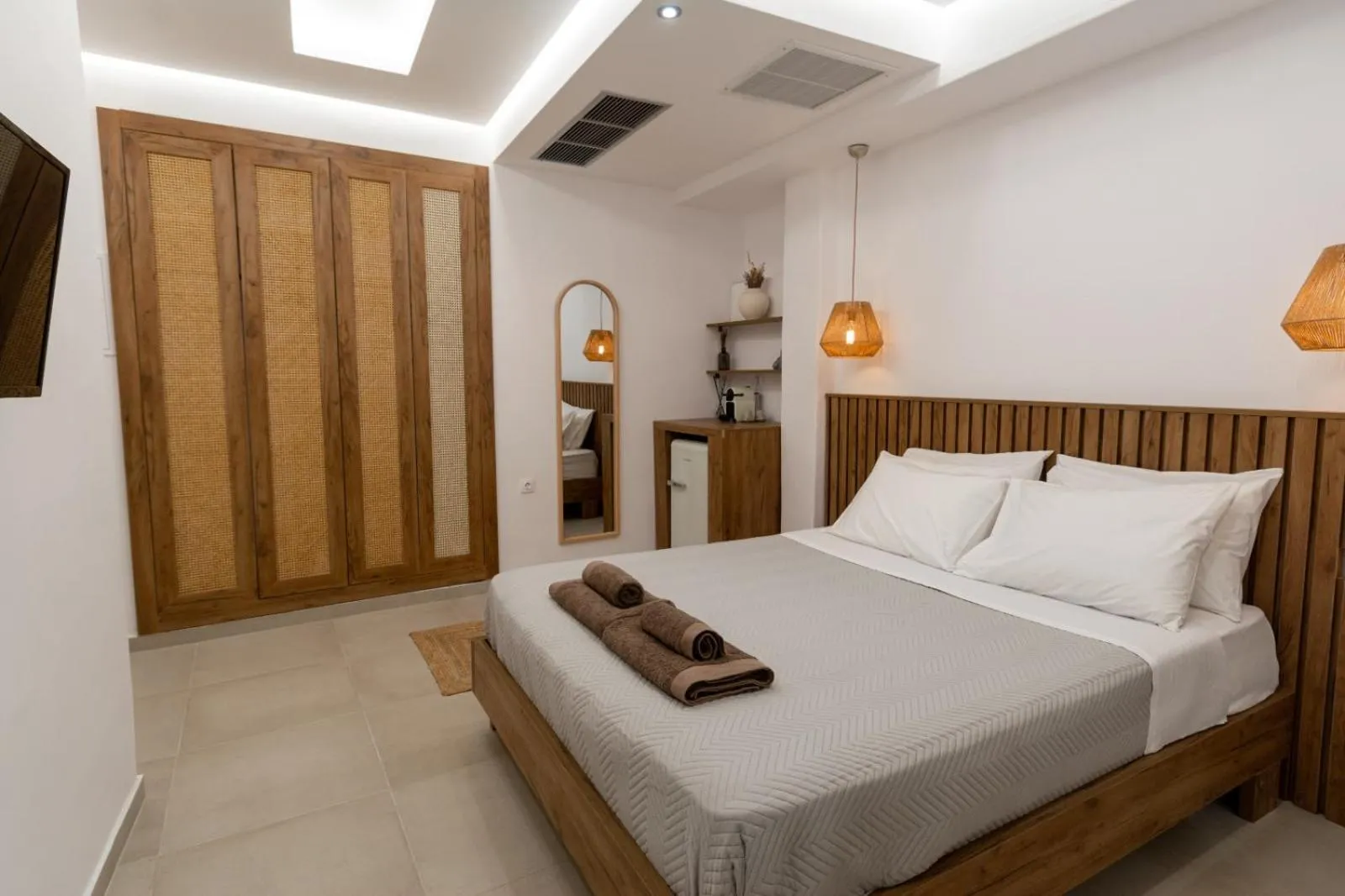 Bed in Oikia Suites Mykonos