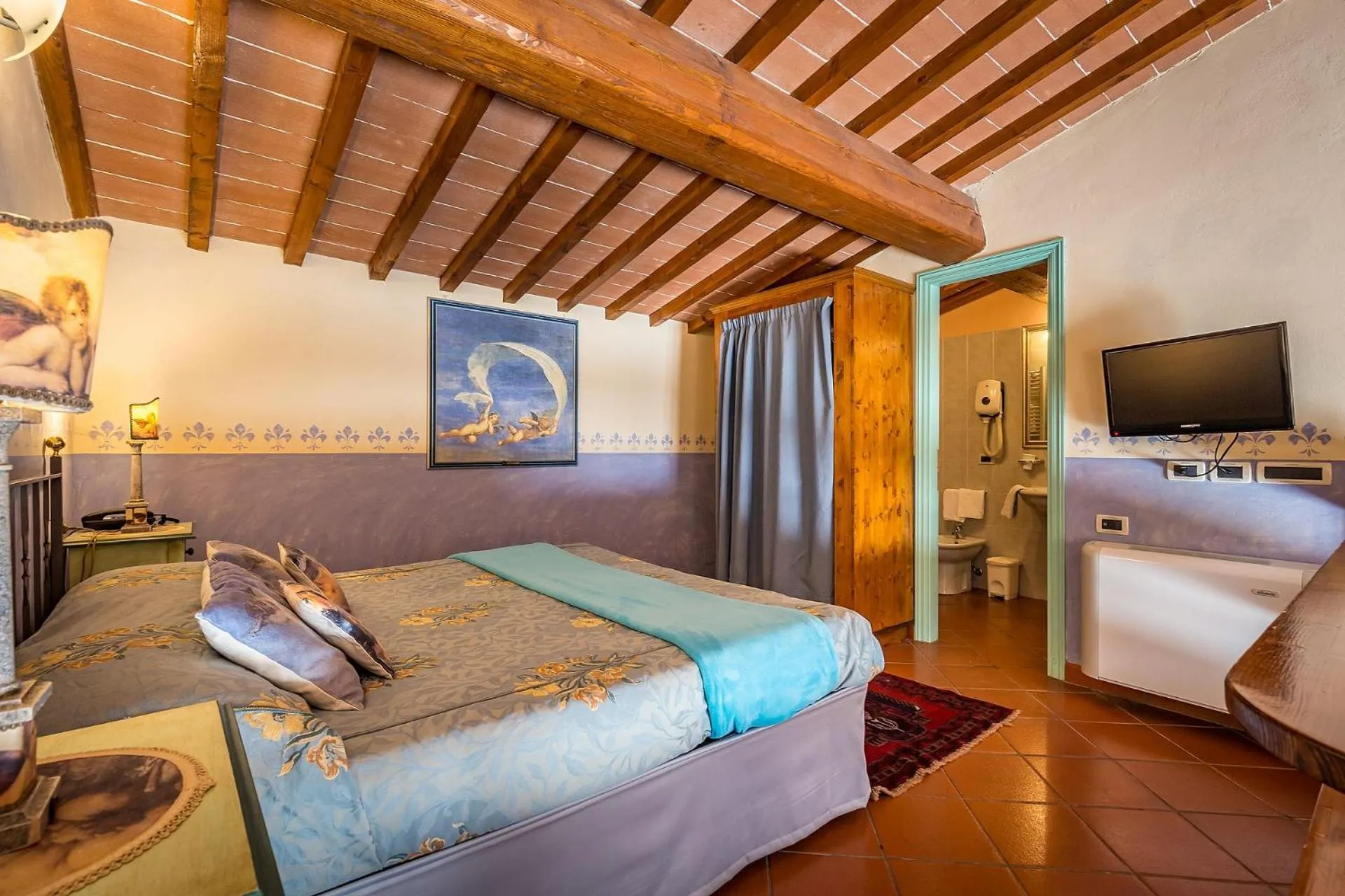 Bed in Il Borgo di Villa Castelletti Country Hotel