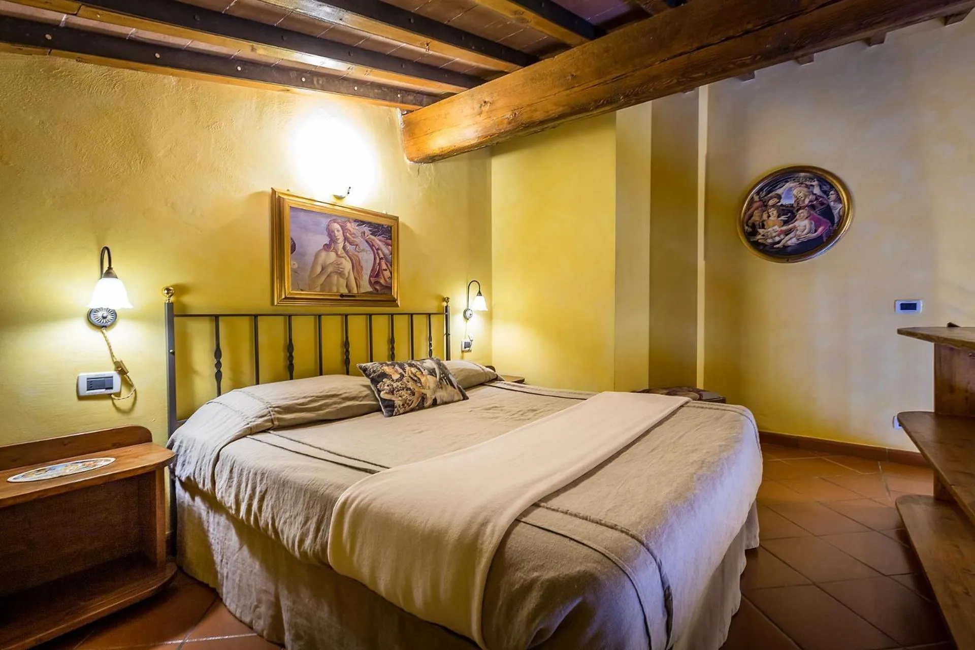 Bed in Il Borgo di Villa Castelletti Country Hotel