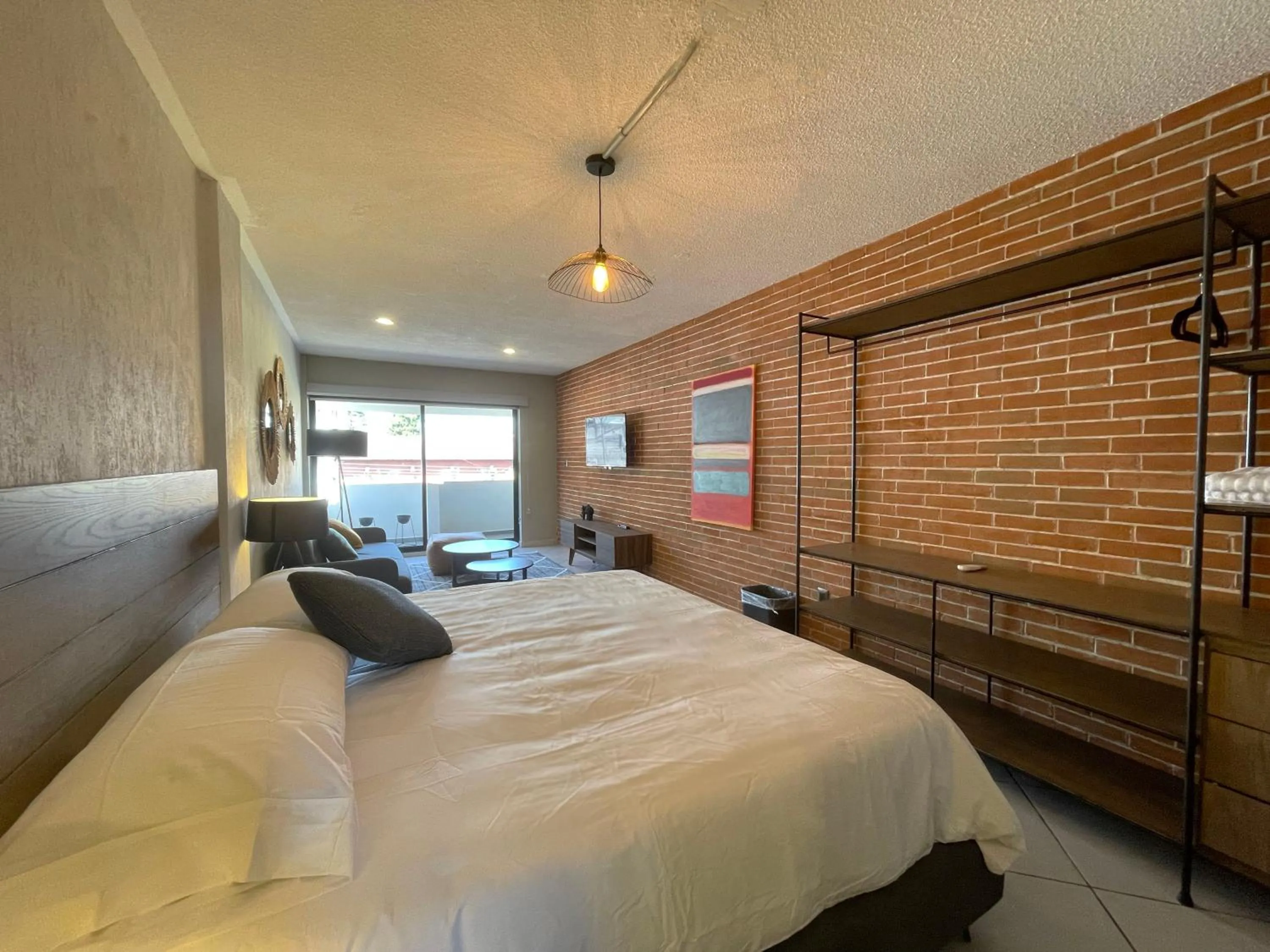 Photo of the whole room, Bed in Estacion Alameda Downtown