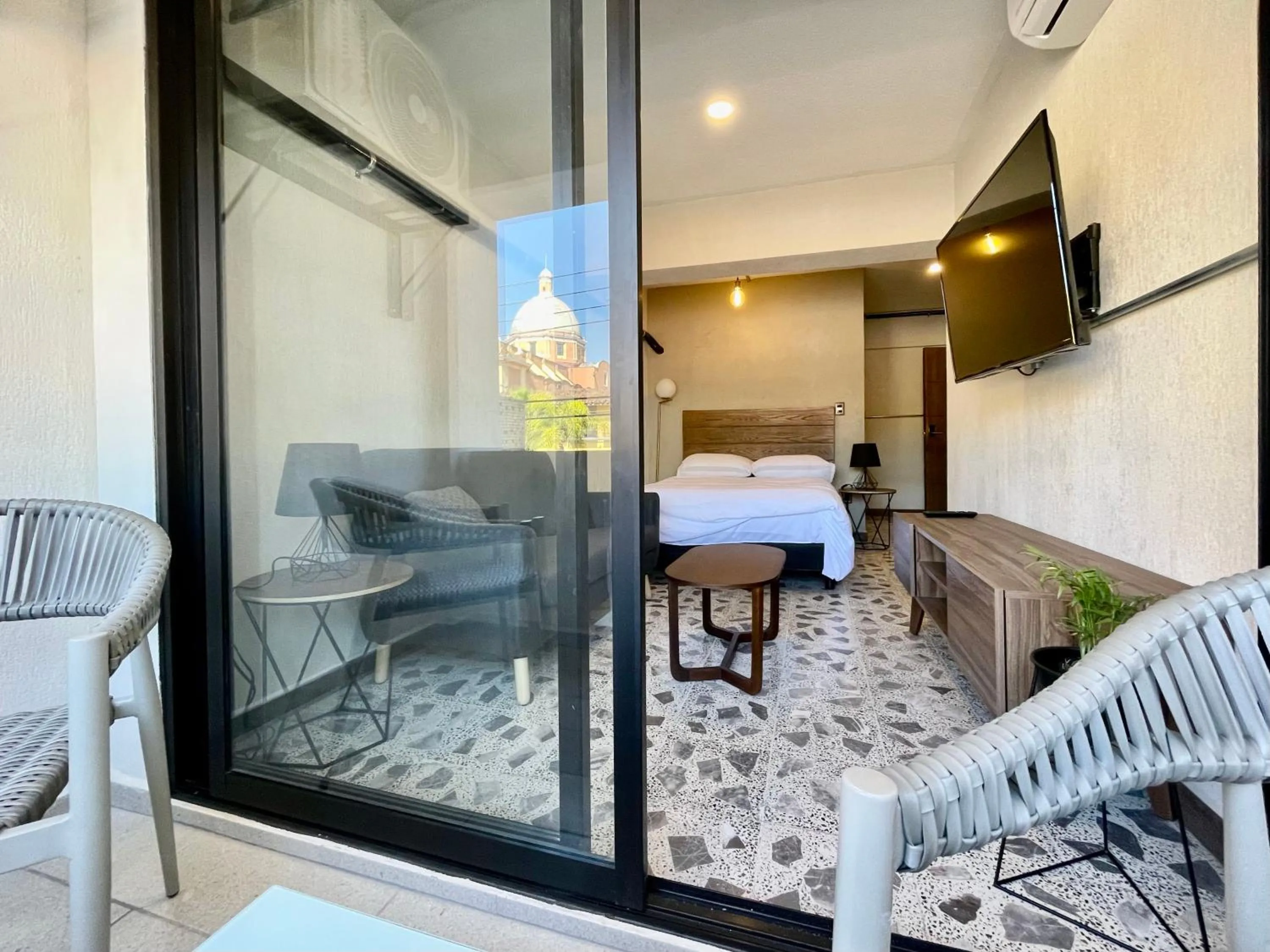 Photo of the whole room, Bed in Estacion Alameda Downtown