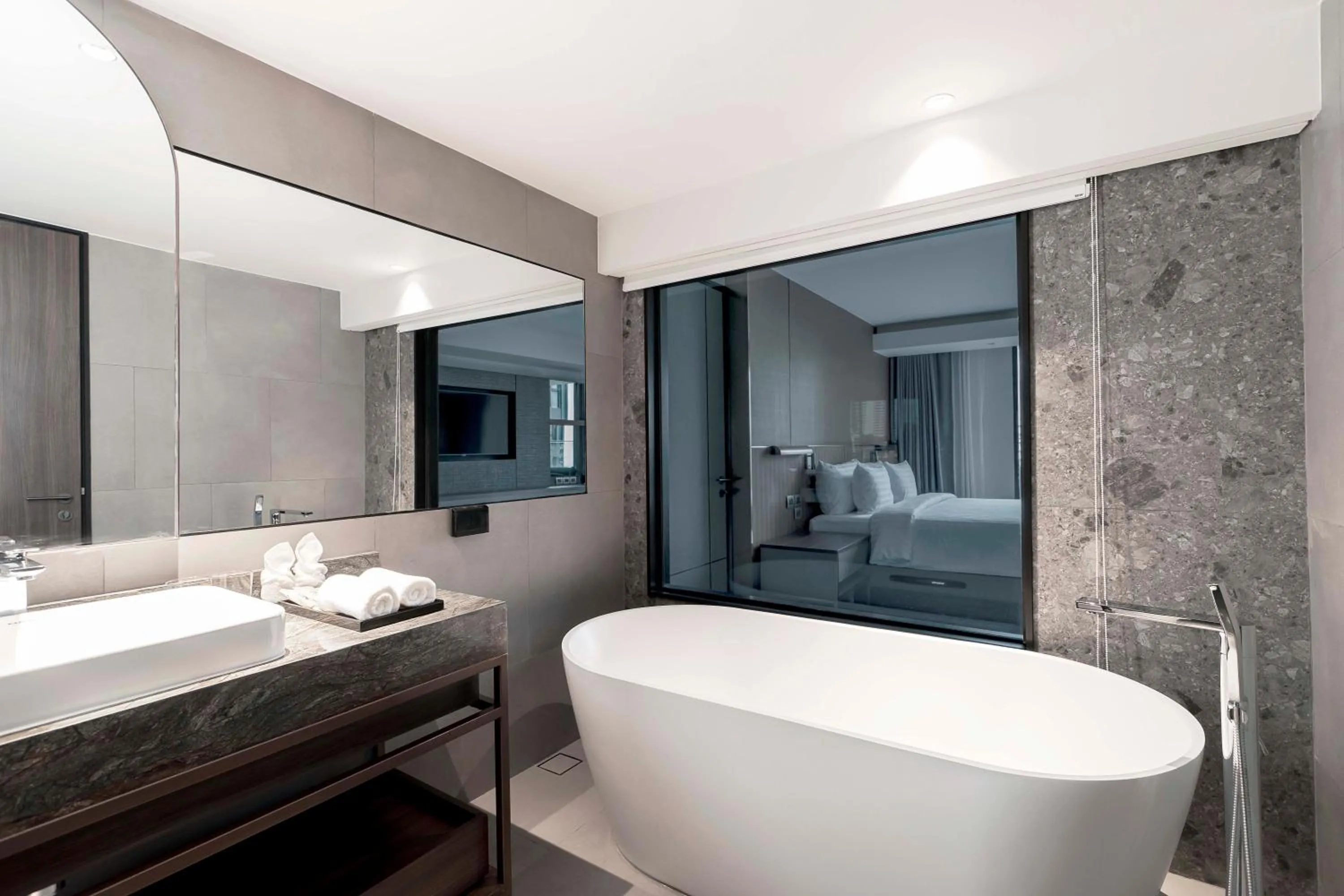 Bathroom, Bed in Gardina Asoke Hotel & Residence
