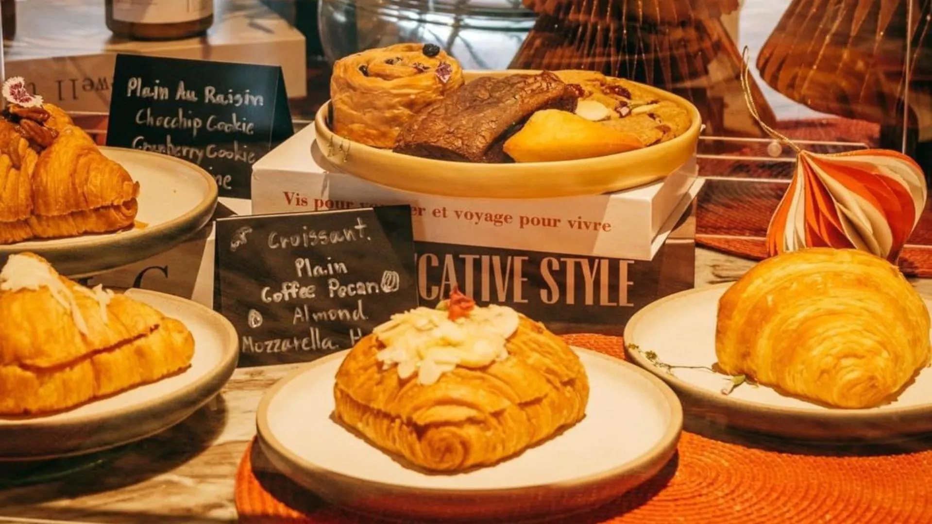 Food and drinks in Gardina Asoke Hotel & Residence