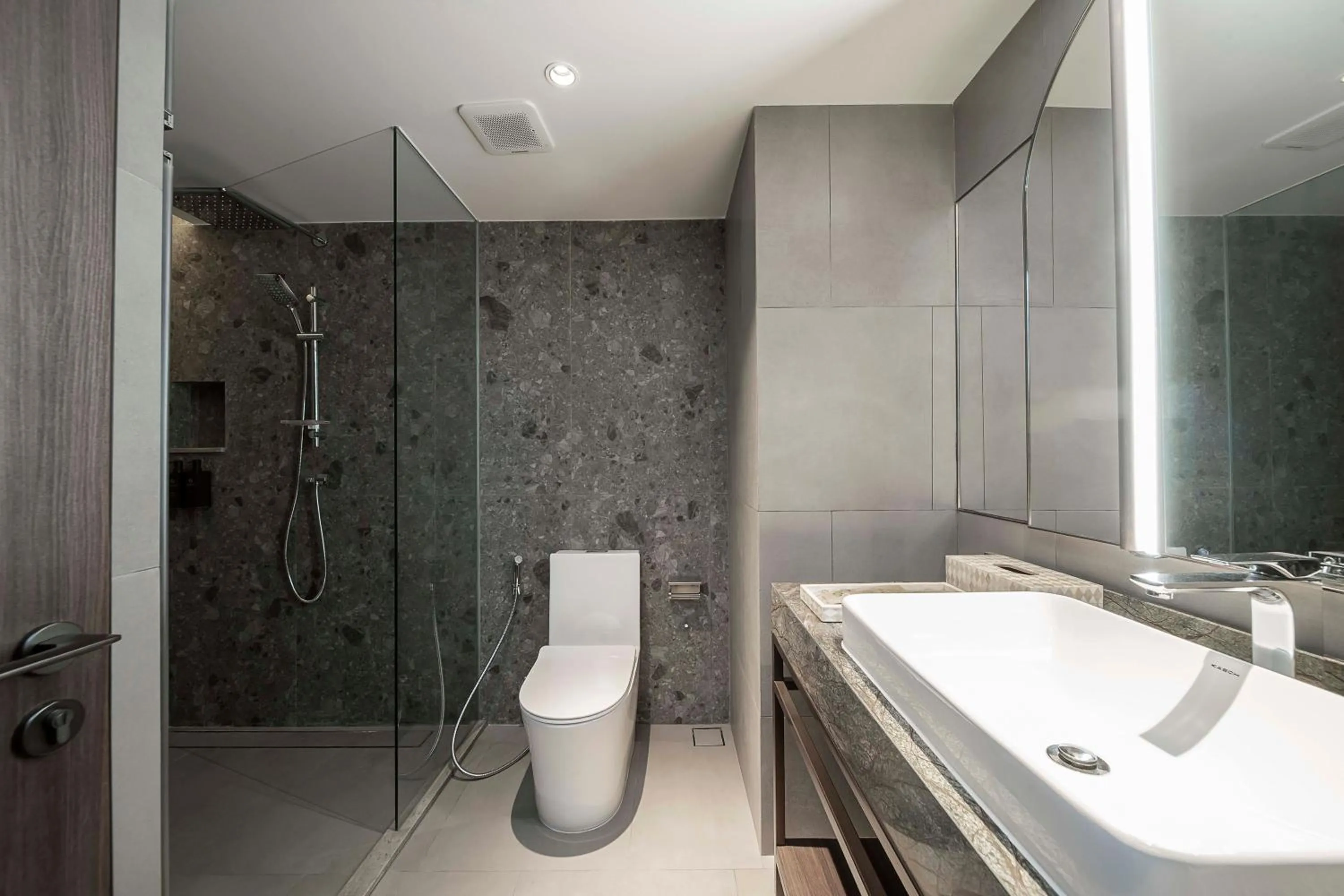 Shower in Gardina Asoke Hotel & Residence