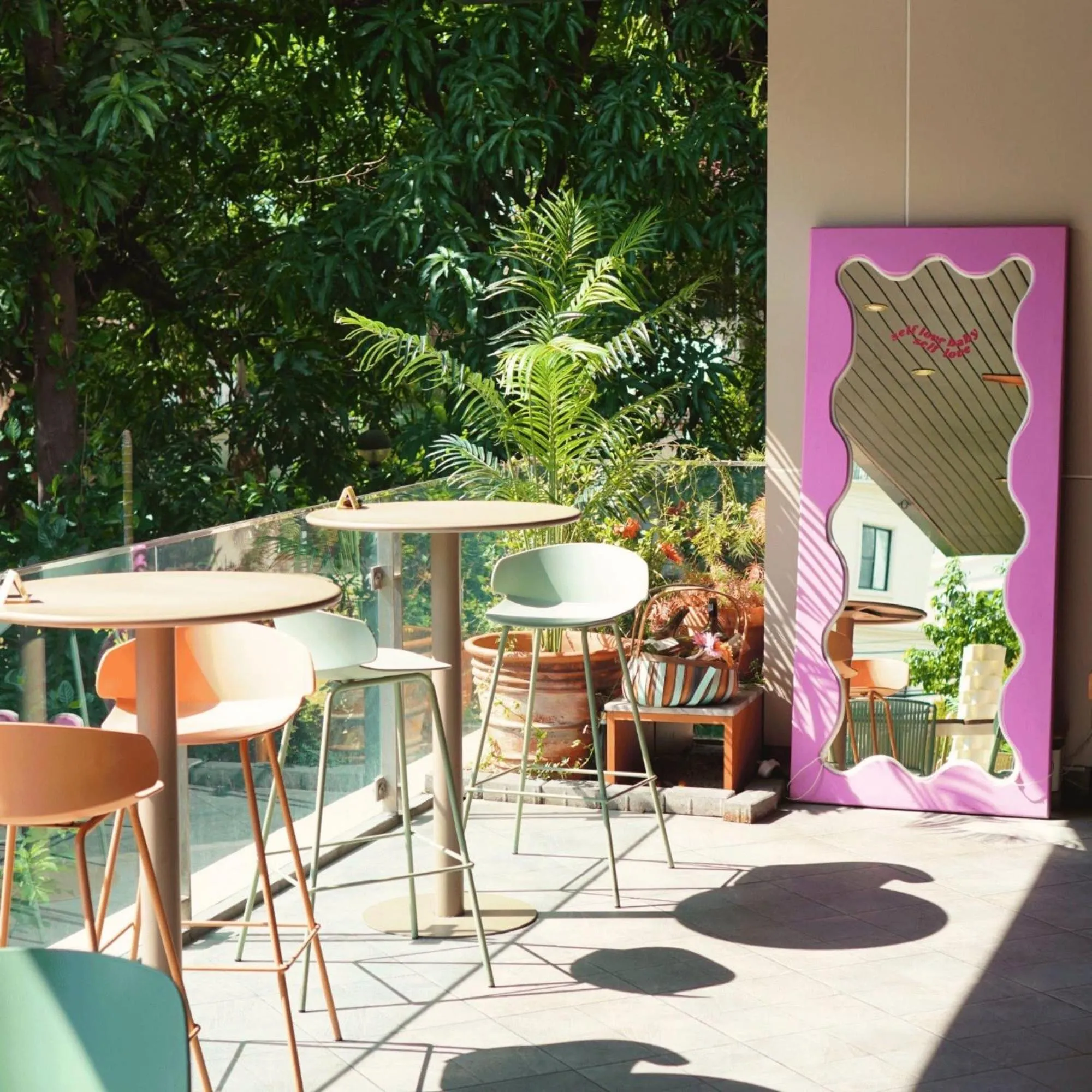 Restaurant/places to eat in Gardina Asoke Hotel & Residence