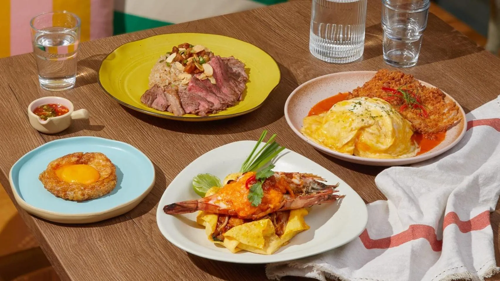 Restaurant/places to eat in Gardina Asoke Hotel & Residence