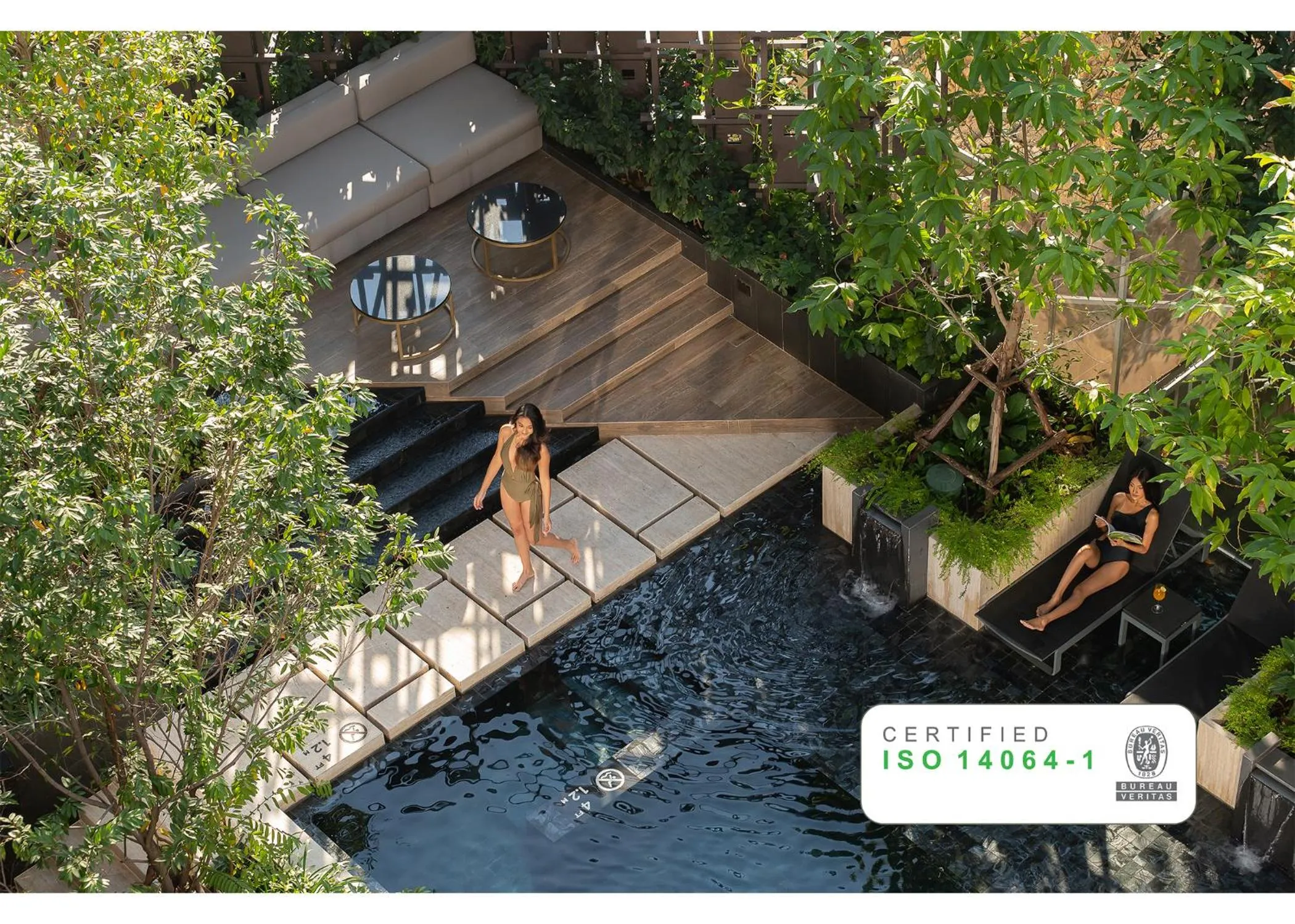 Swimming pool in Gardina Asoke Hotel & Residence