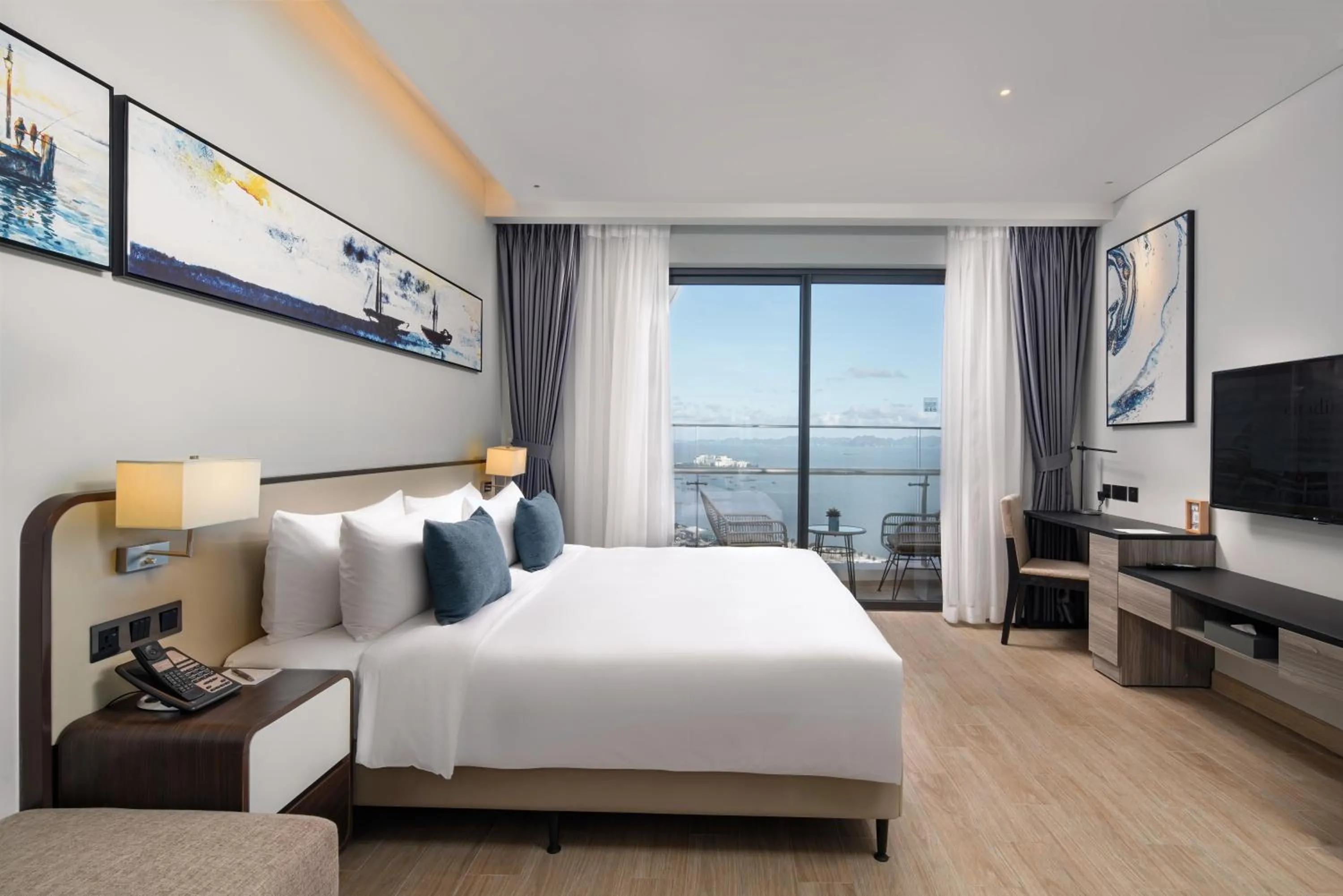 Bedroom, Bed in Citadines Marina Halong