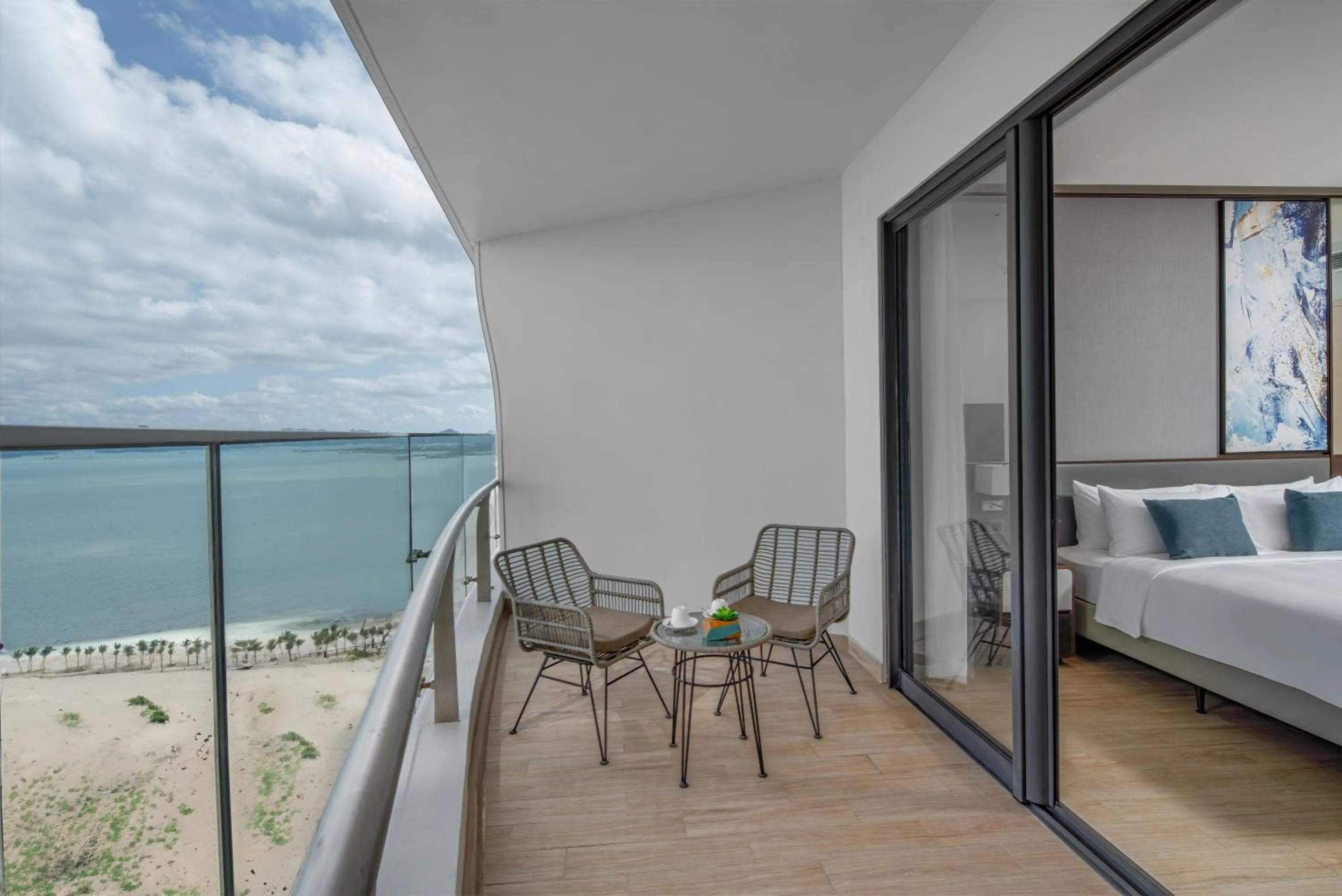 Balcony/Terrace, Bed in Citadines Marina Halong