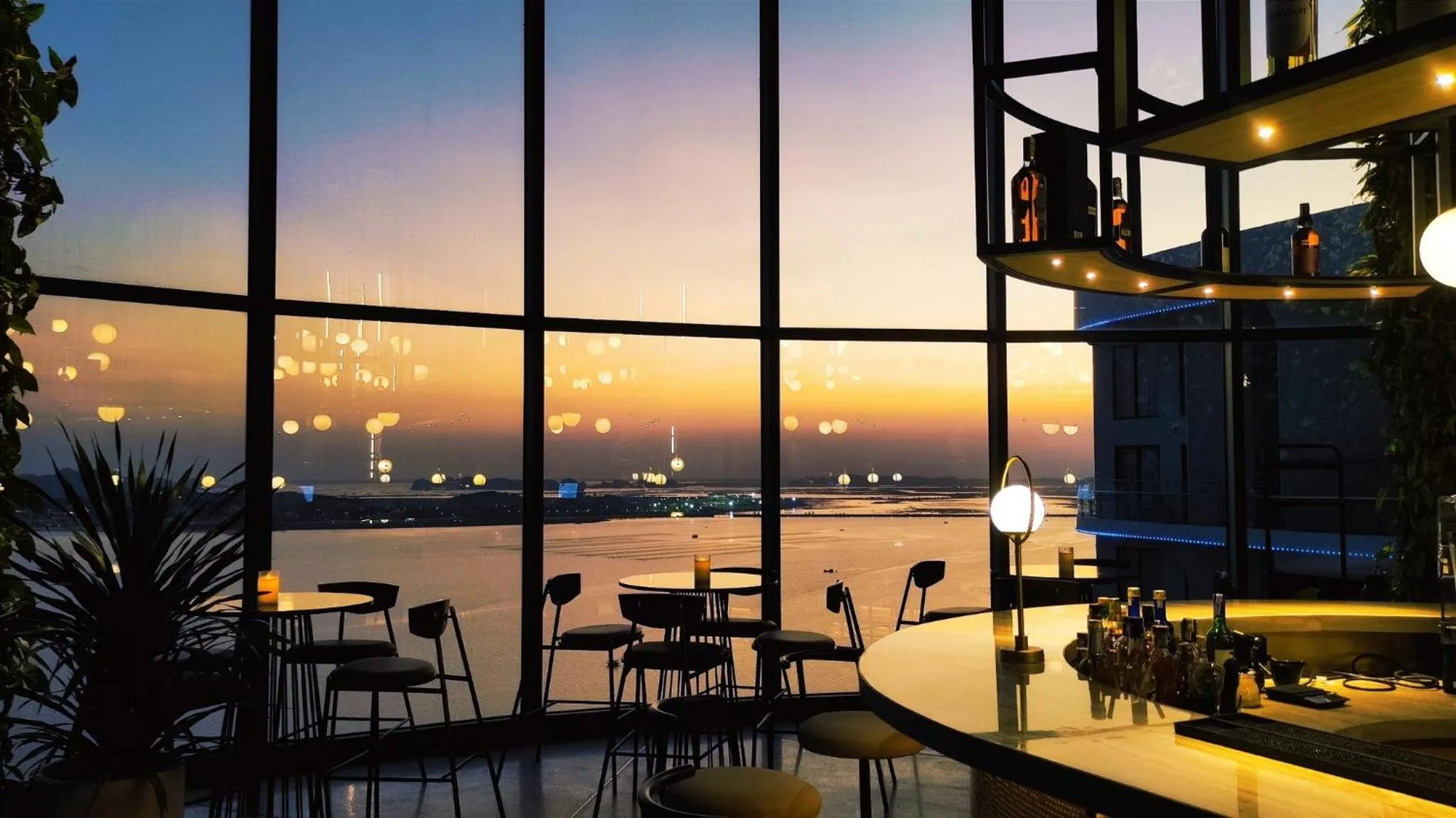 Restaurant/places to eat in Citadines Marina Halong