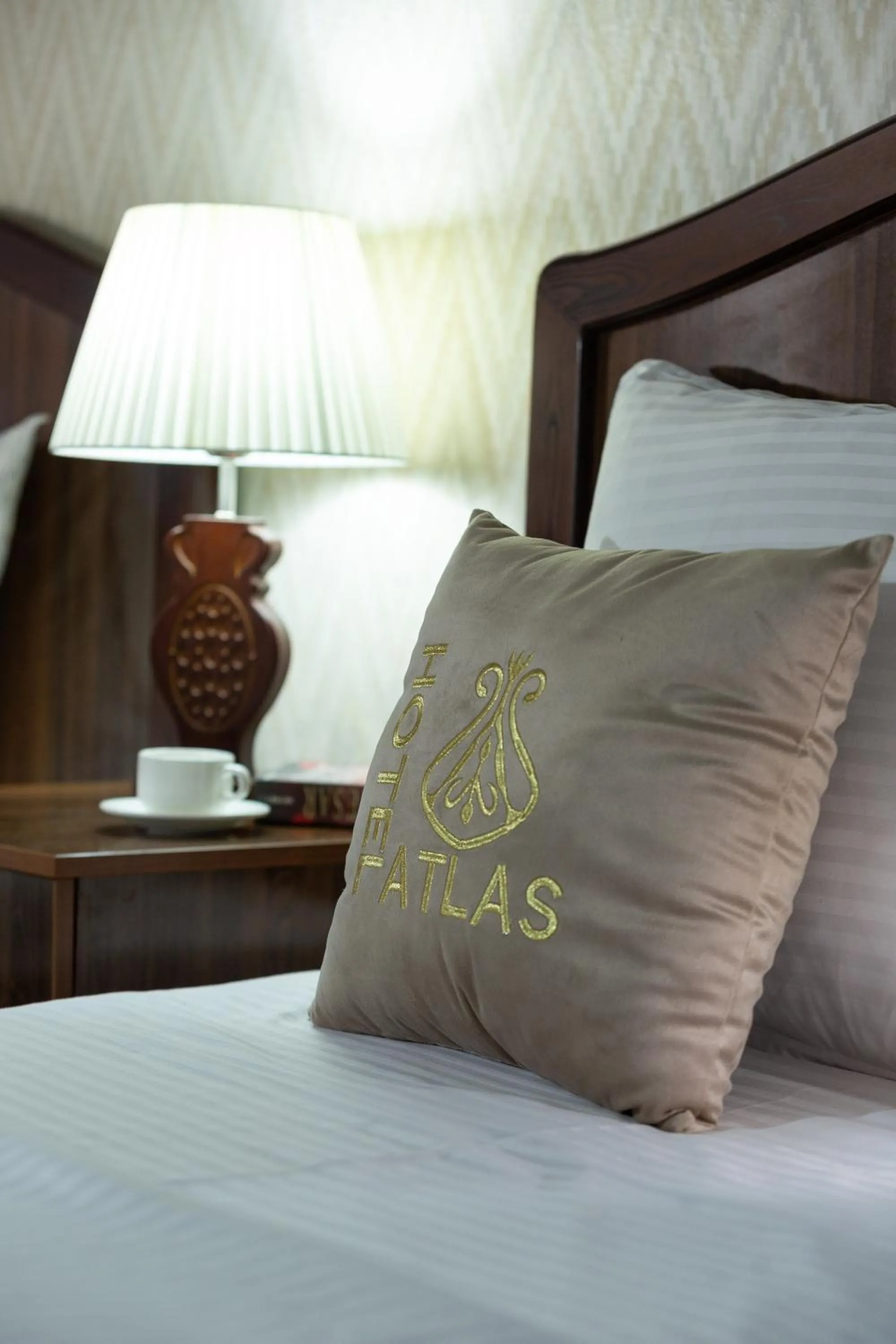 Photo of the whole room, Bed in Atlas