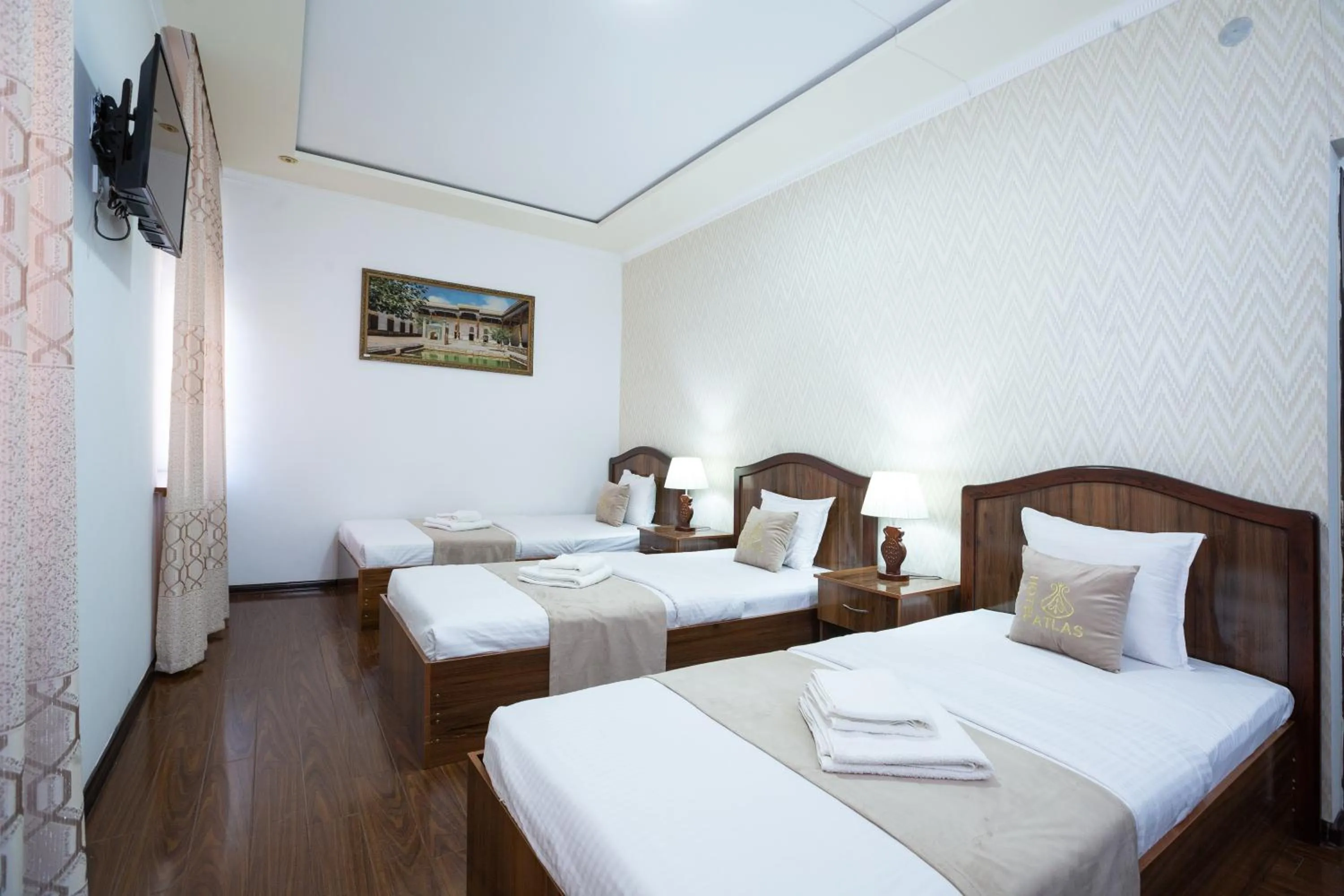 Photo of the whole room, Bed in Atlas