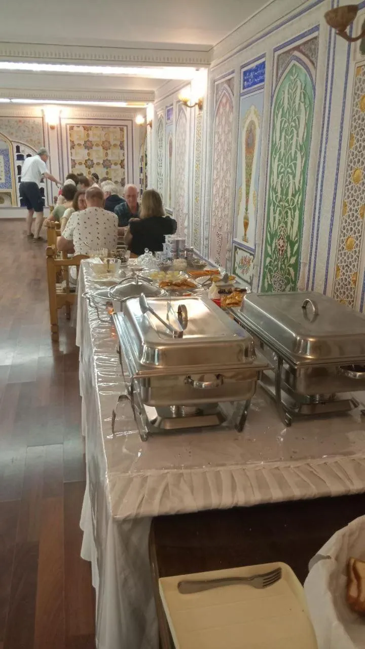 Buffet breakfast in Atlas