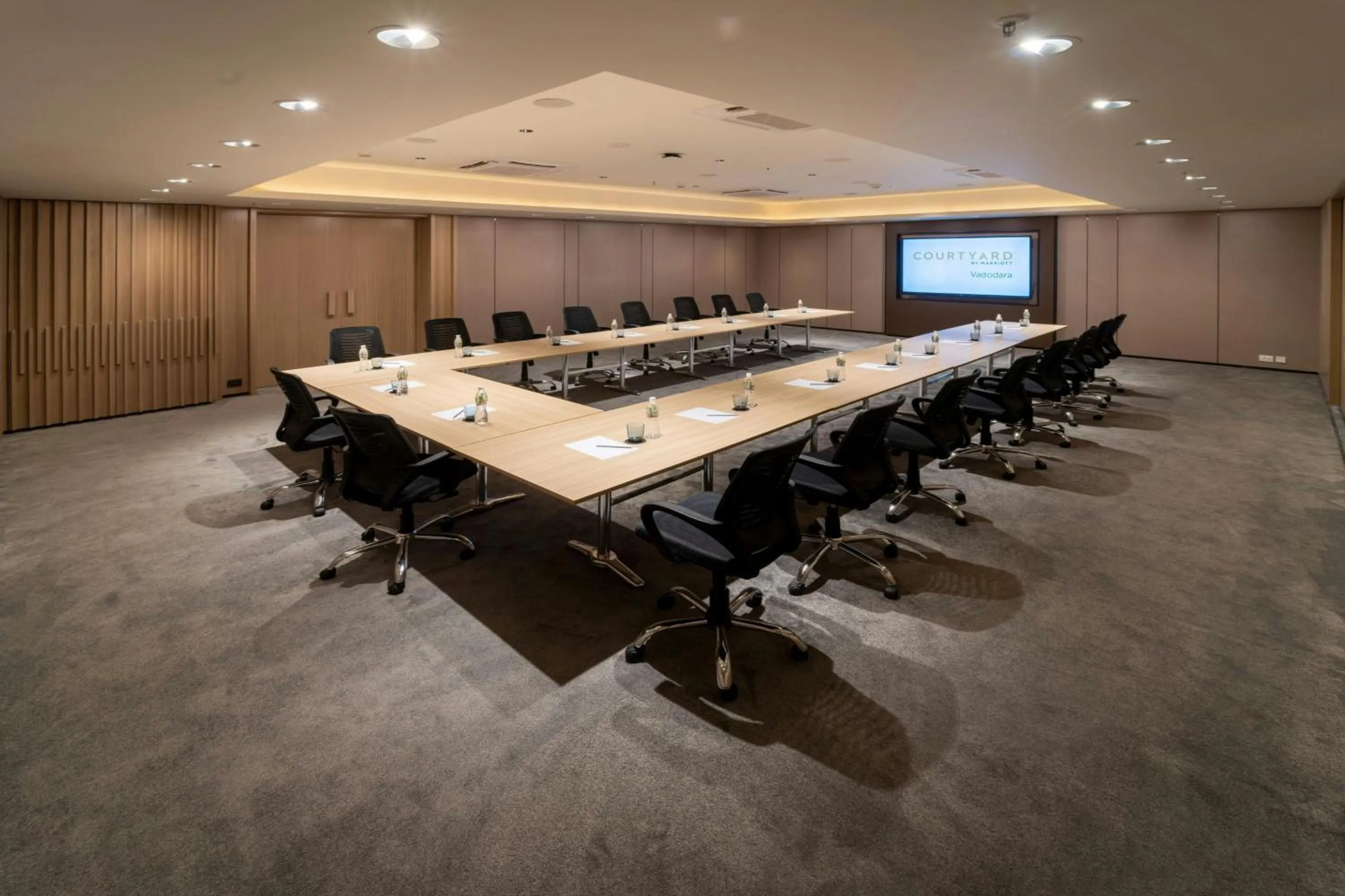 Meeting/conference room in Courtyard by Marriott Vadodara